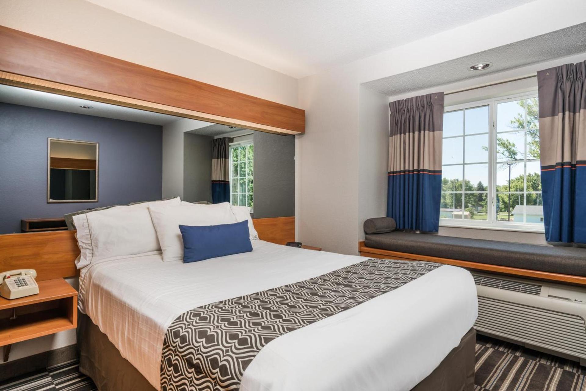 Microtel Inn & Suites by Wyndham Springfield photo 2