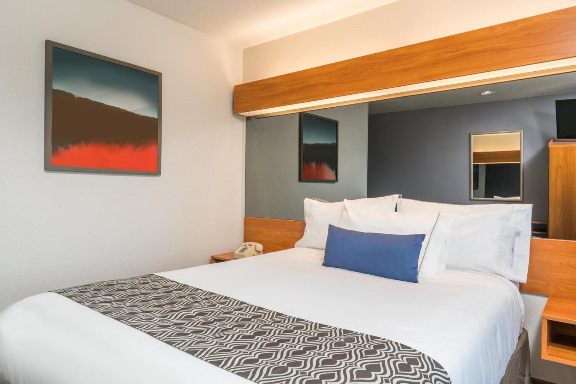 Microtel Inn & Suites by Wyndham Springfield photo 6