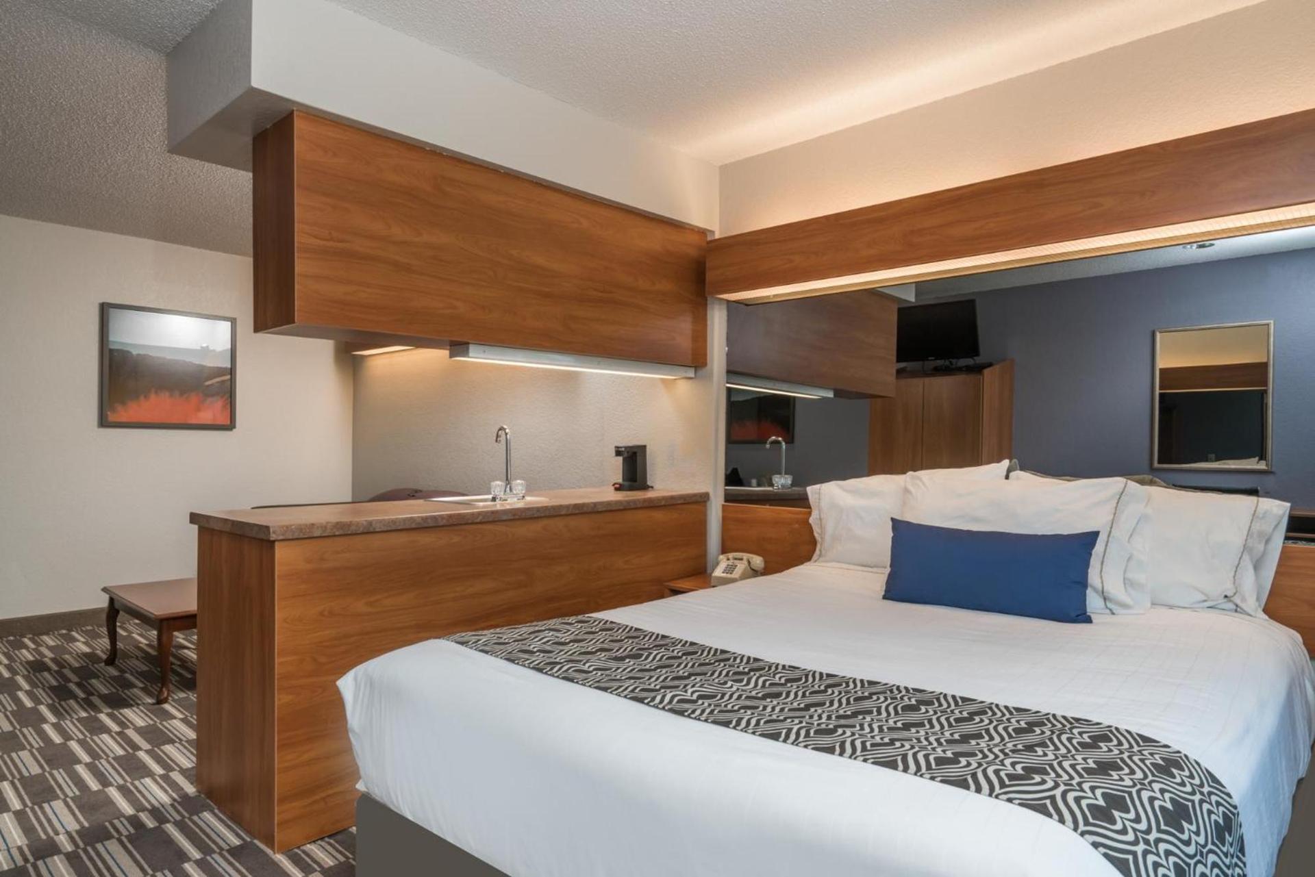 Microtel Inn & Suites by Wyndham Springfield photo 4