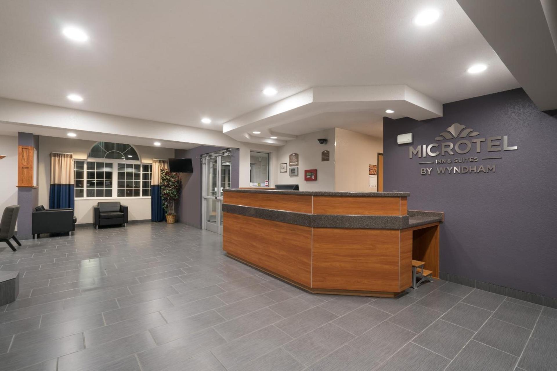Microtel Inn & Suites by Wyndham Springfield photo 10
