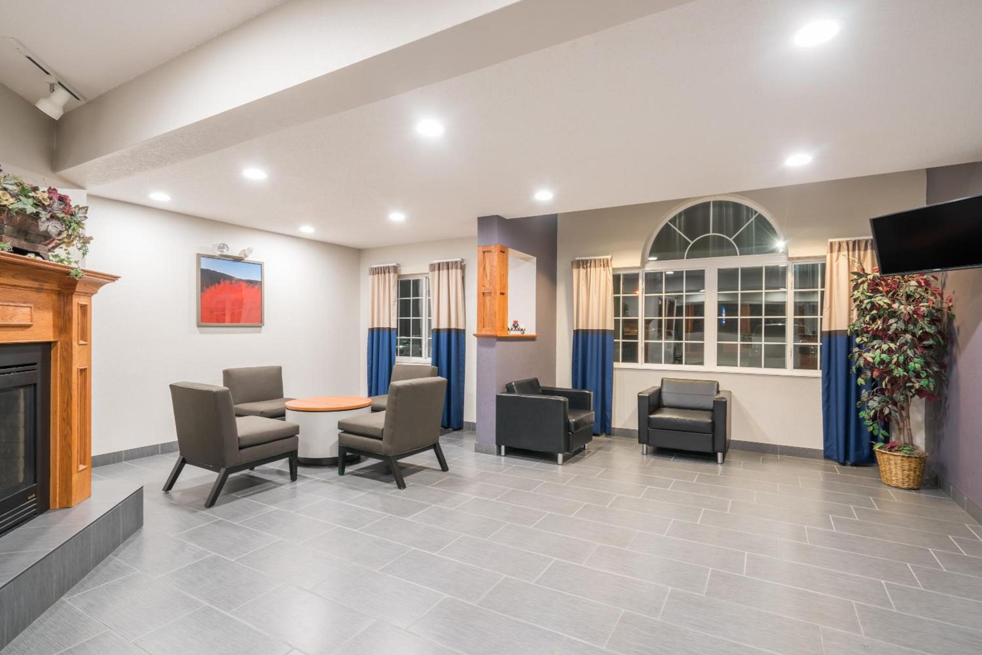 Microtel Inn & Suites by Wyndham Springfield photo 9
