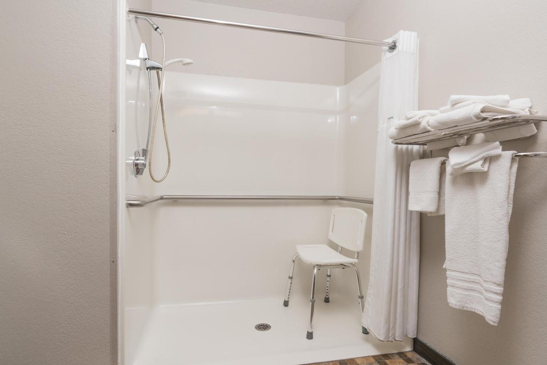 Microtel Inn & Suites by Wyndham Springfield photo 5