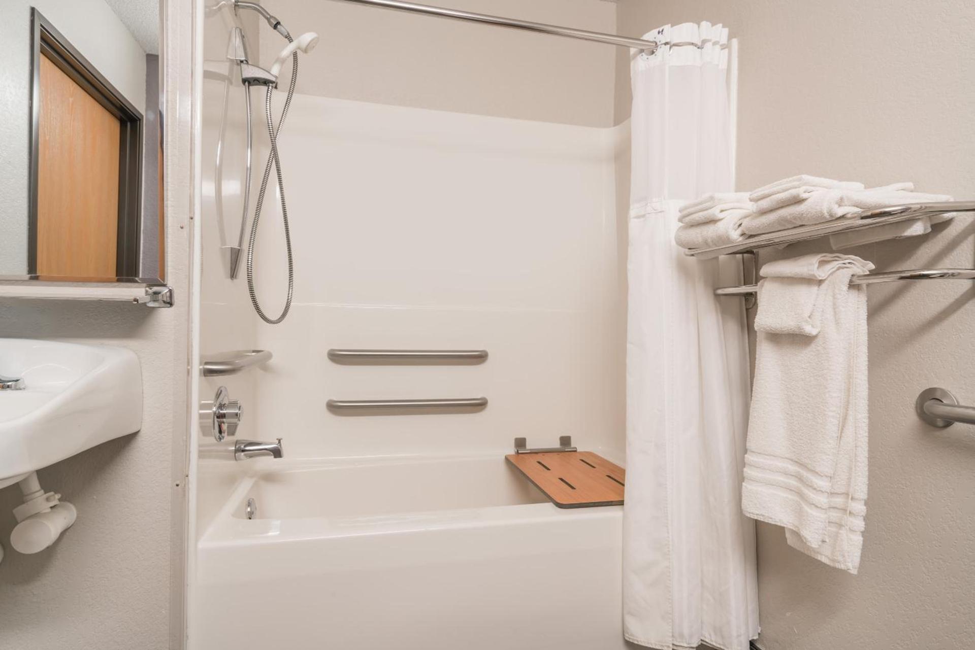 Microtel Inn & Suites by Wyndham Springfield photo 7