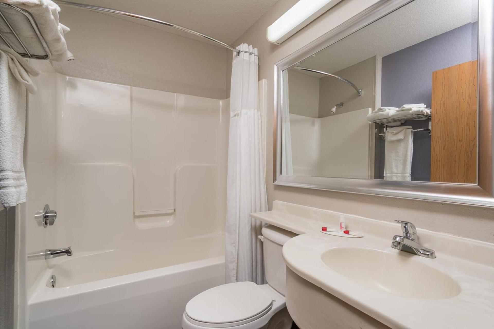 Microtel Inn & Suites by Wyndham Springfield photo 3