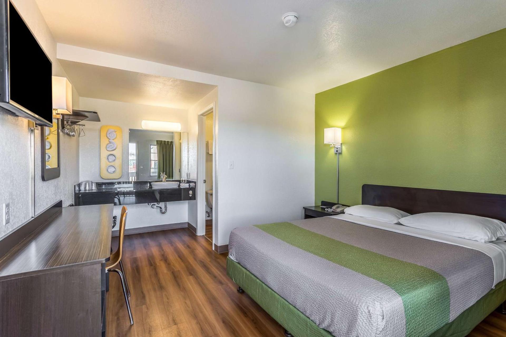 Motel 6-El Paso, TX - East photo 10
