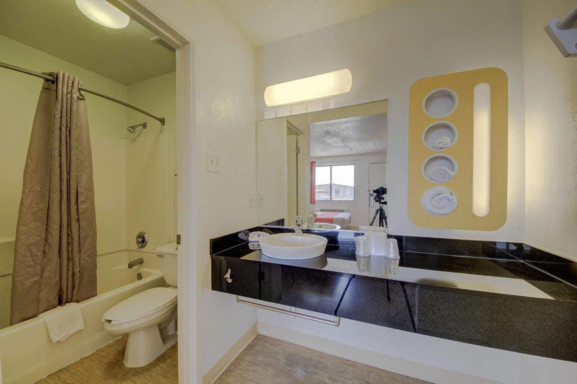Motel 6-San Antonio, TX - Fort Sam Houston photo 6