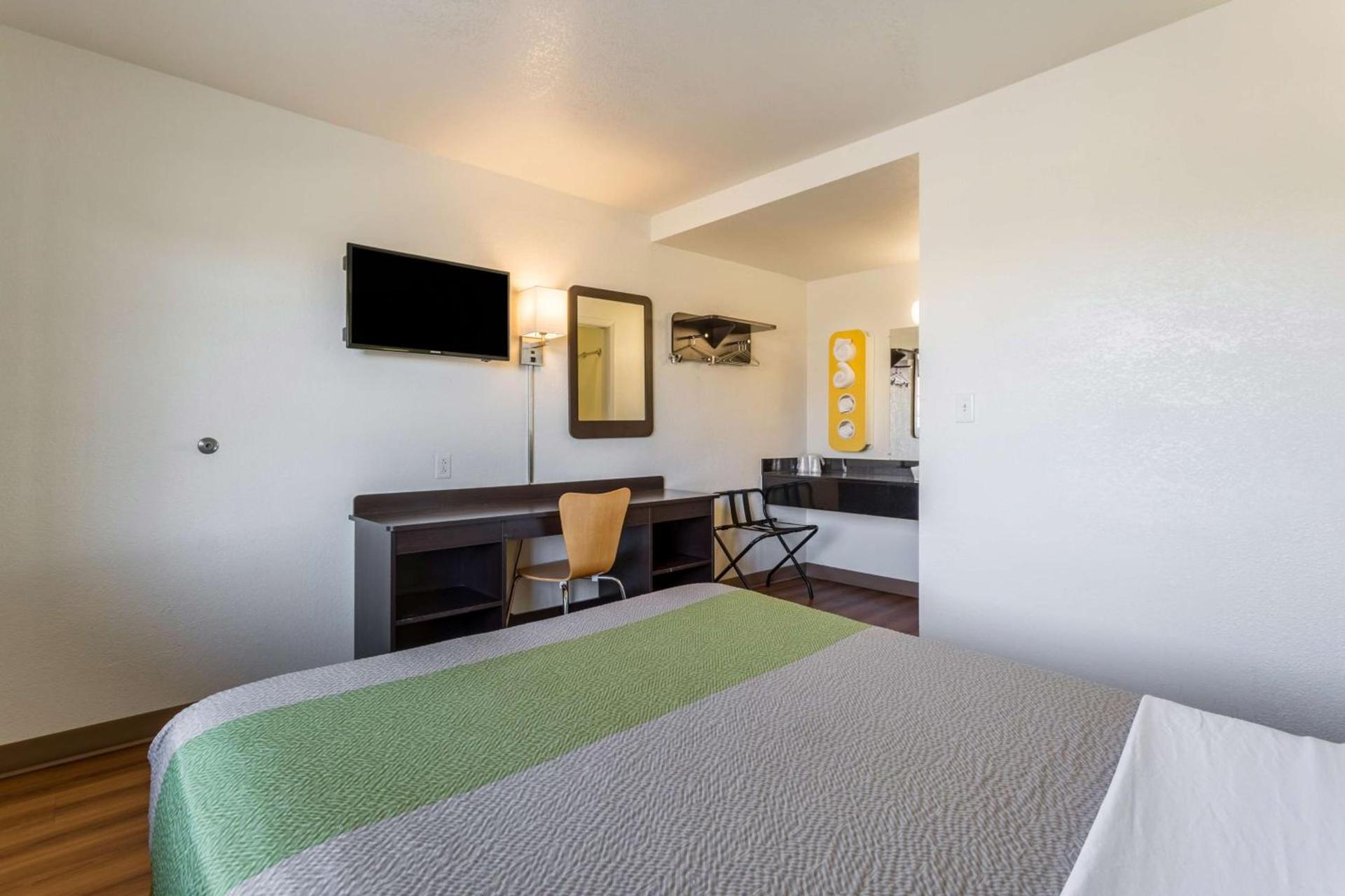 Motel 6-El Paso, TX - East photo 8