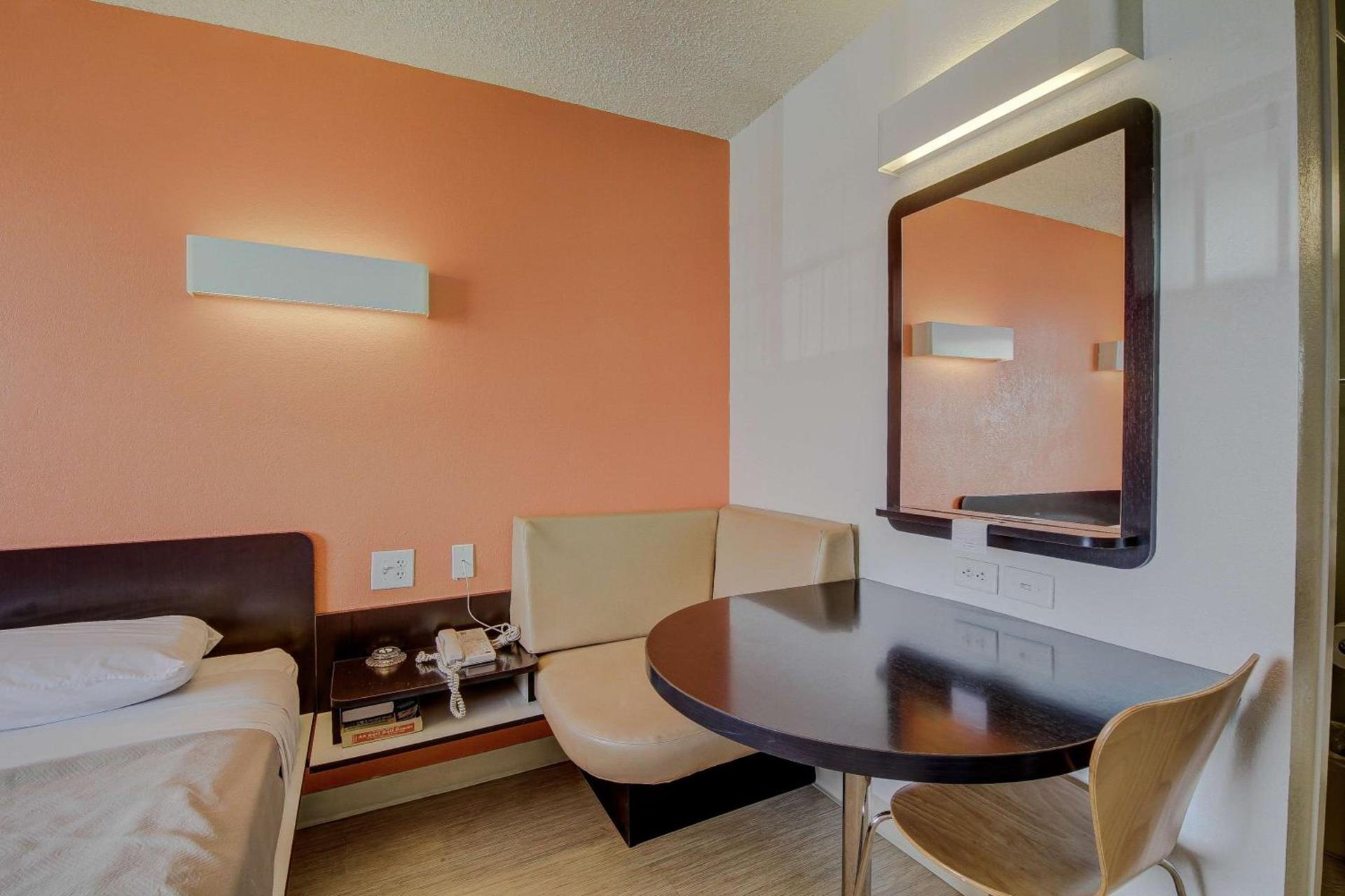 Motel 6-San Antonio, TX - Fort Sam Houston photo 4