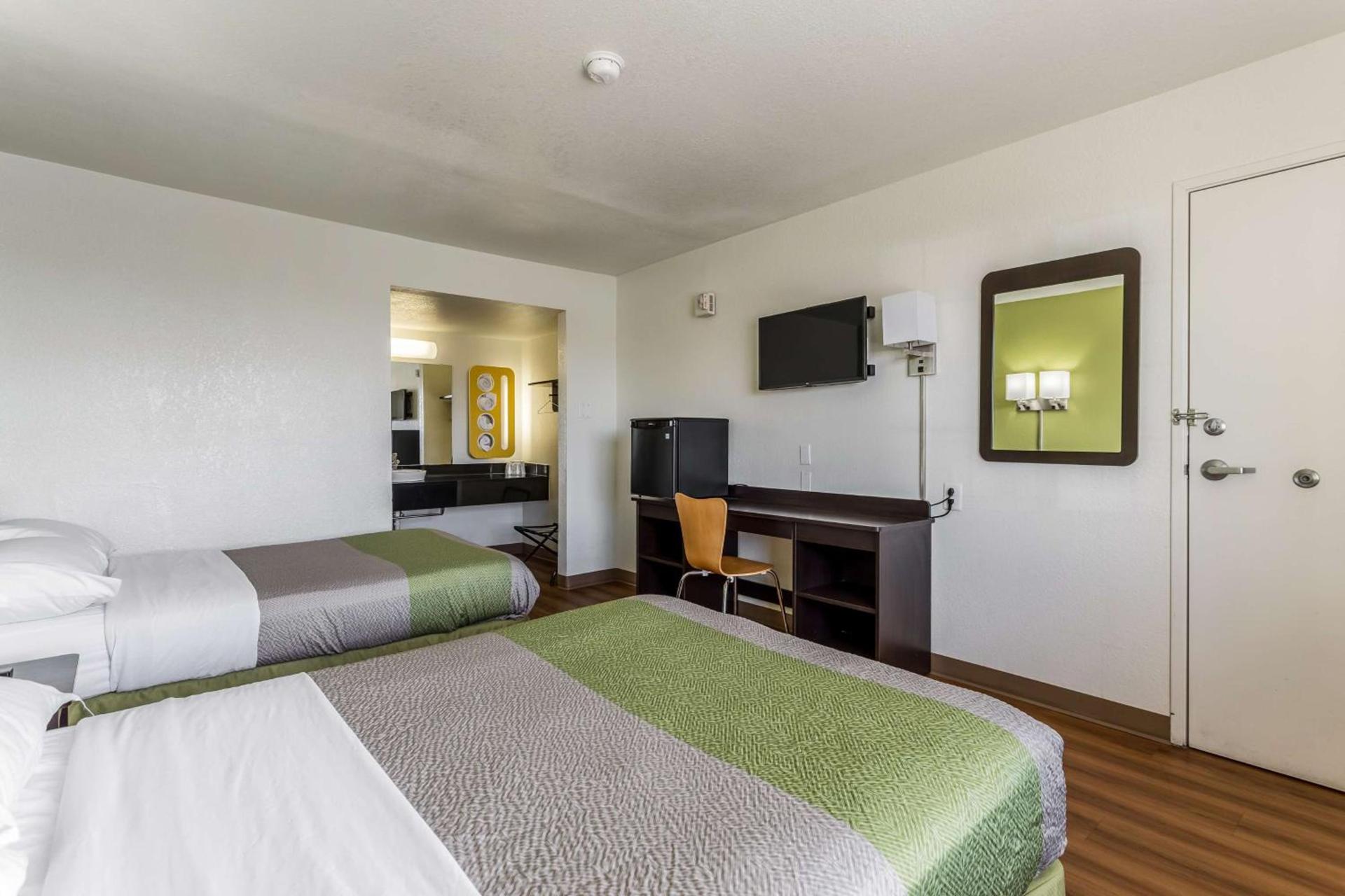 Motel 6-El Paso, TX - East photo 12