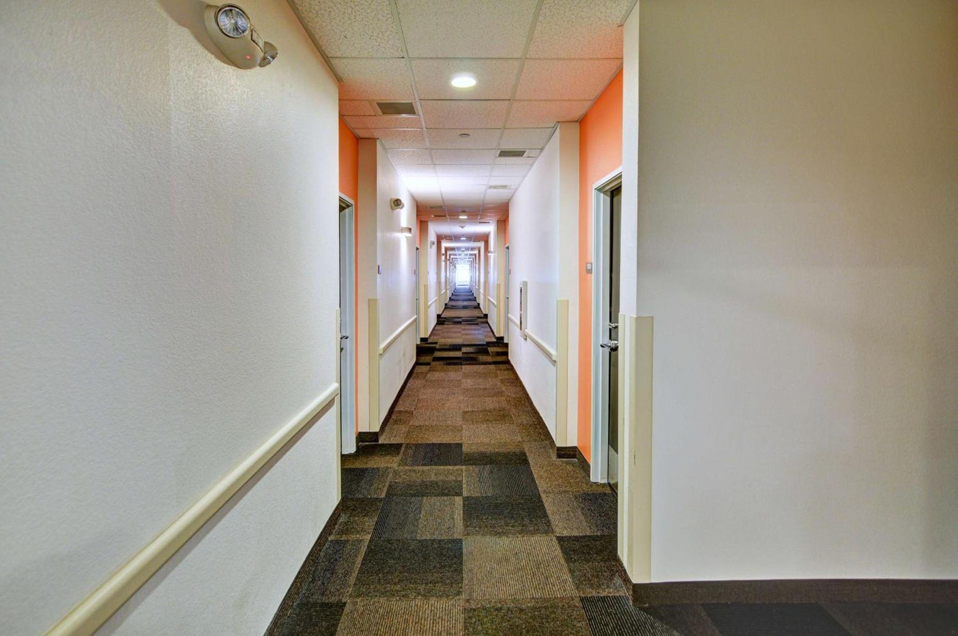 Motel 6-Roanoke, TX - Northlake - Speedway photo 25