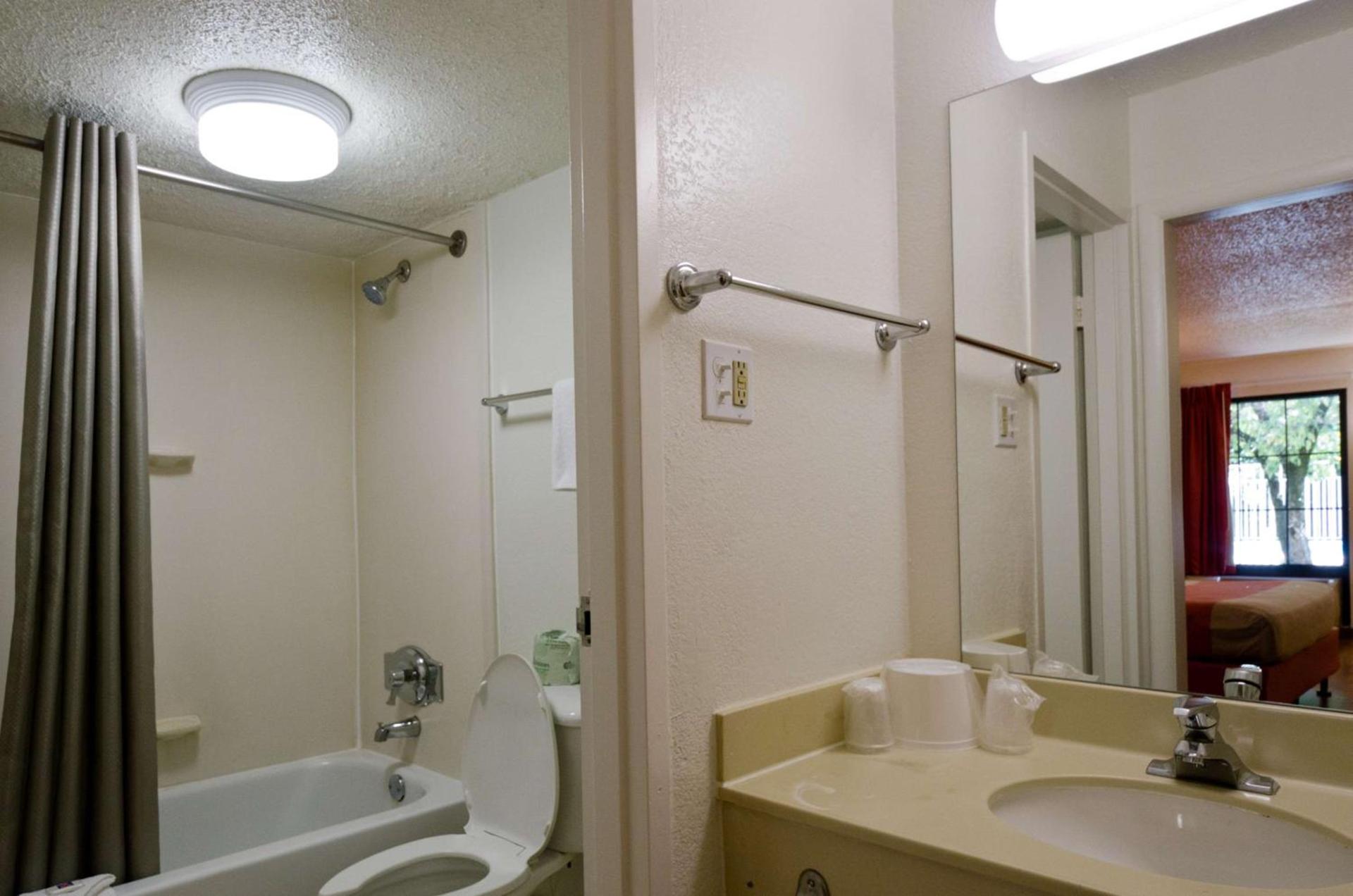 Motel 6-Frederick, MD - Fort Detrick photo 13