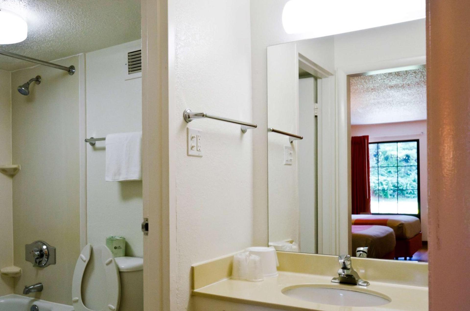 Motel 6-Frederick, MD - Fort Detrick photo 14