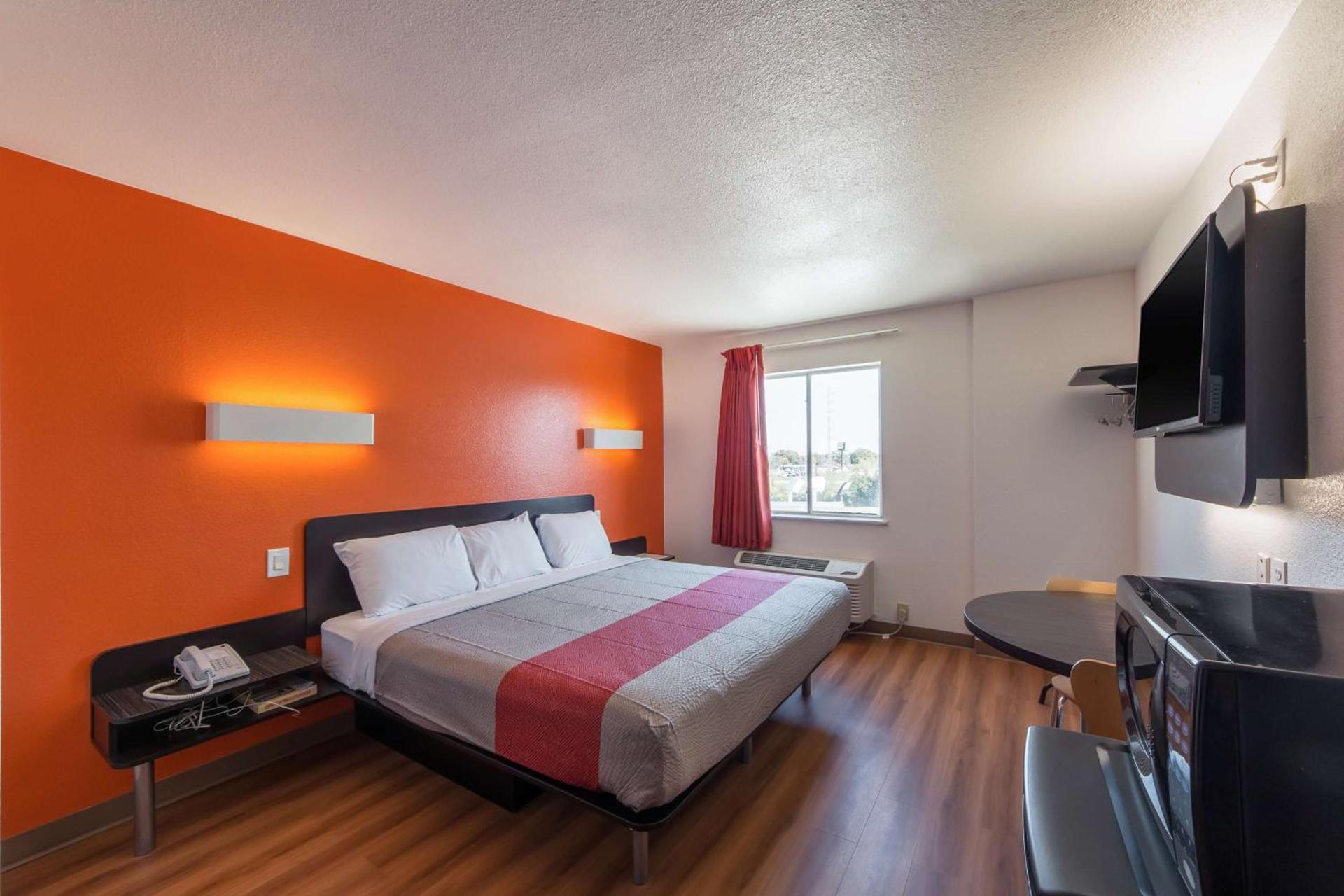 Motel 6-San Antonio, TX - Downtown - Alamo Dome photo 10