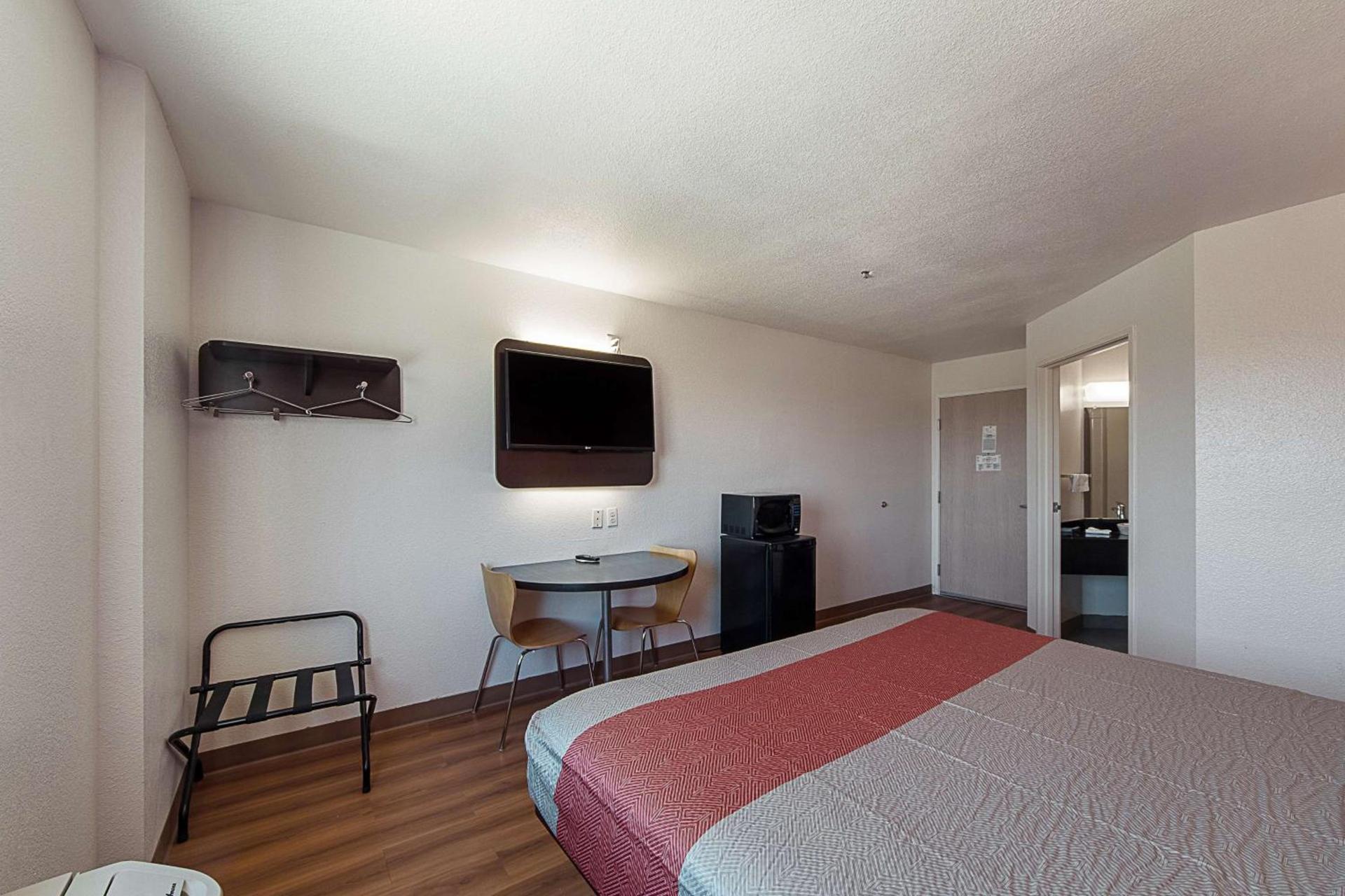 Motel 6-San Antonio, TX - Downtown - Alamo Dome photo 8