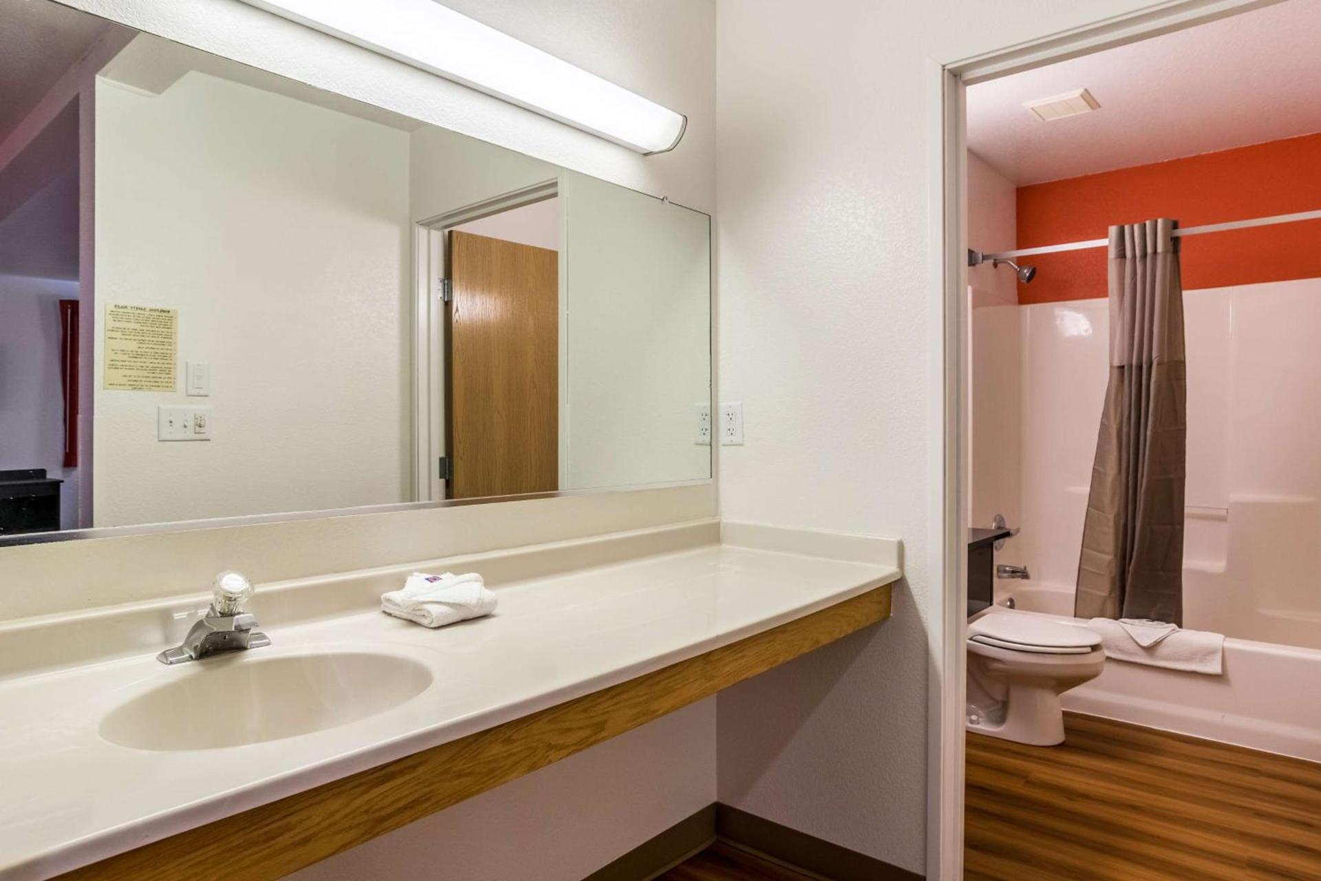 Motel 6-Barkeyville, PA photo 18