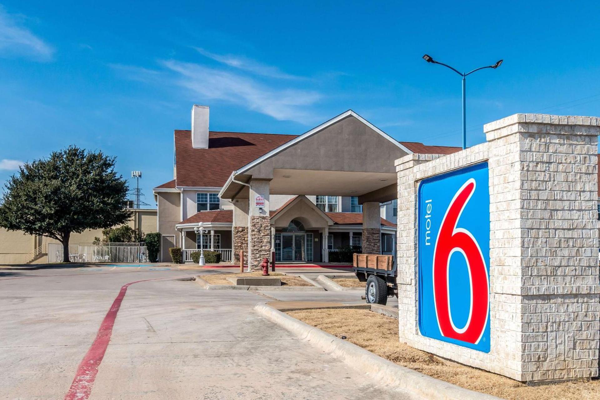Motel 6-North Richland Hills, TX - Rufe Snow — hotel in North Richland Hills
