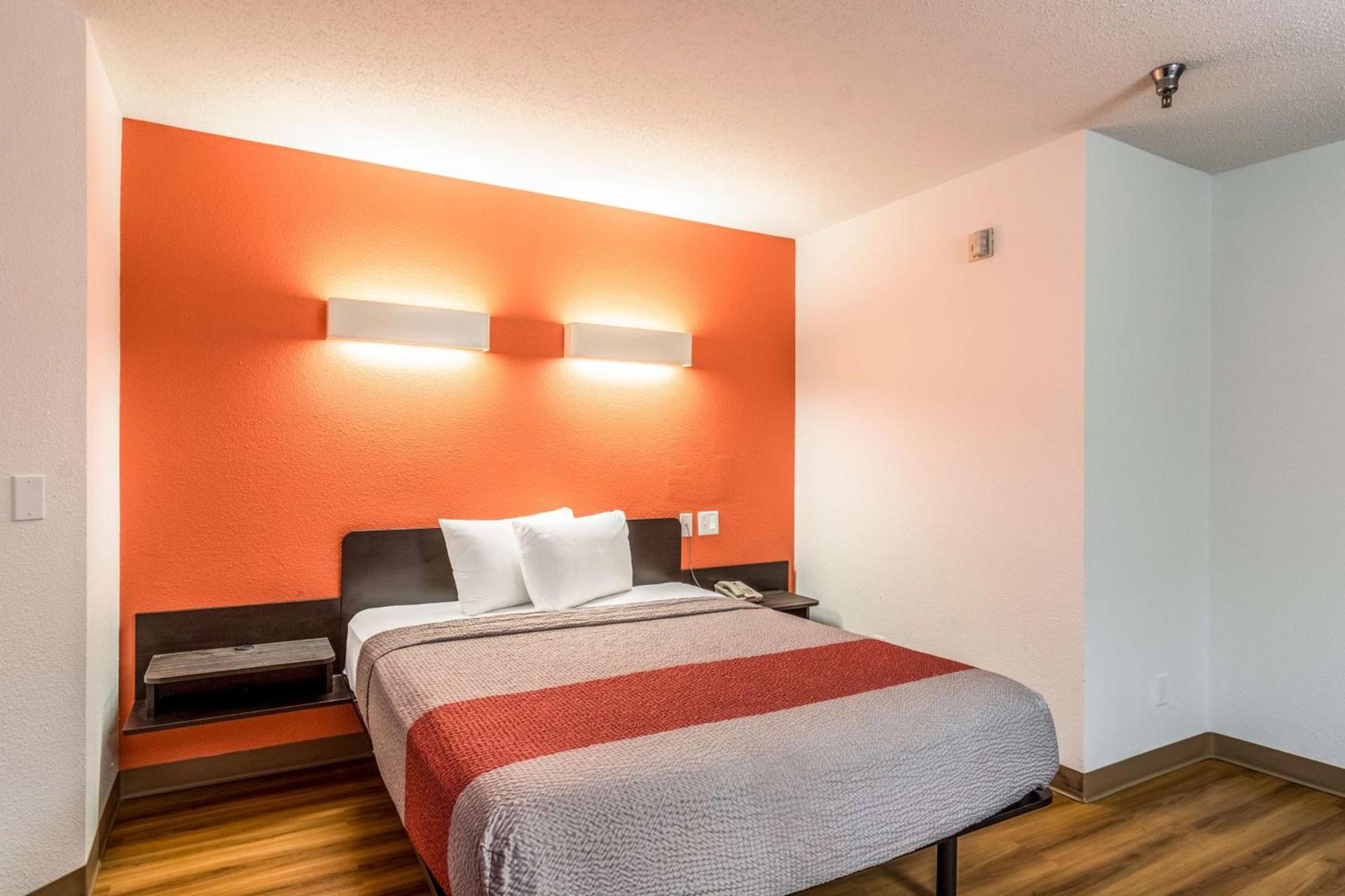 Motel 6-Harvey, IL photo 9