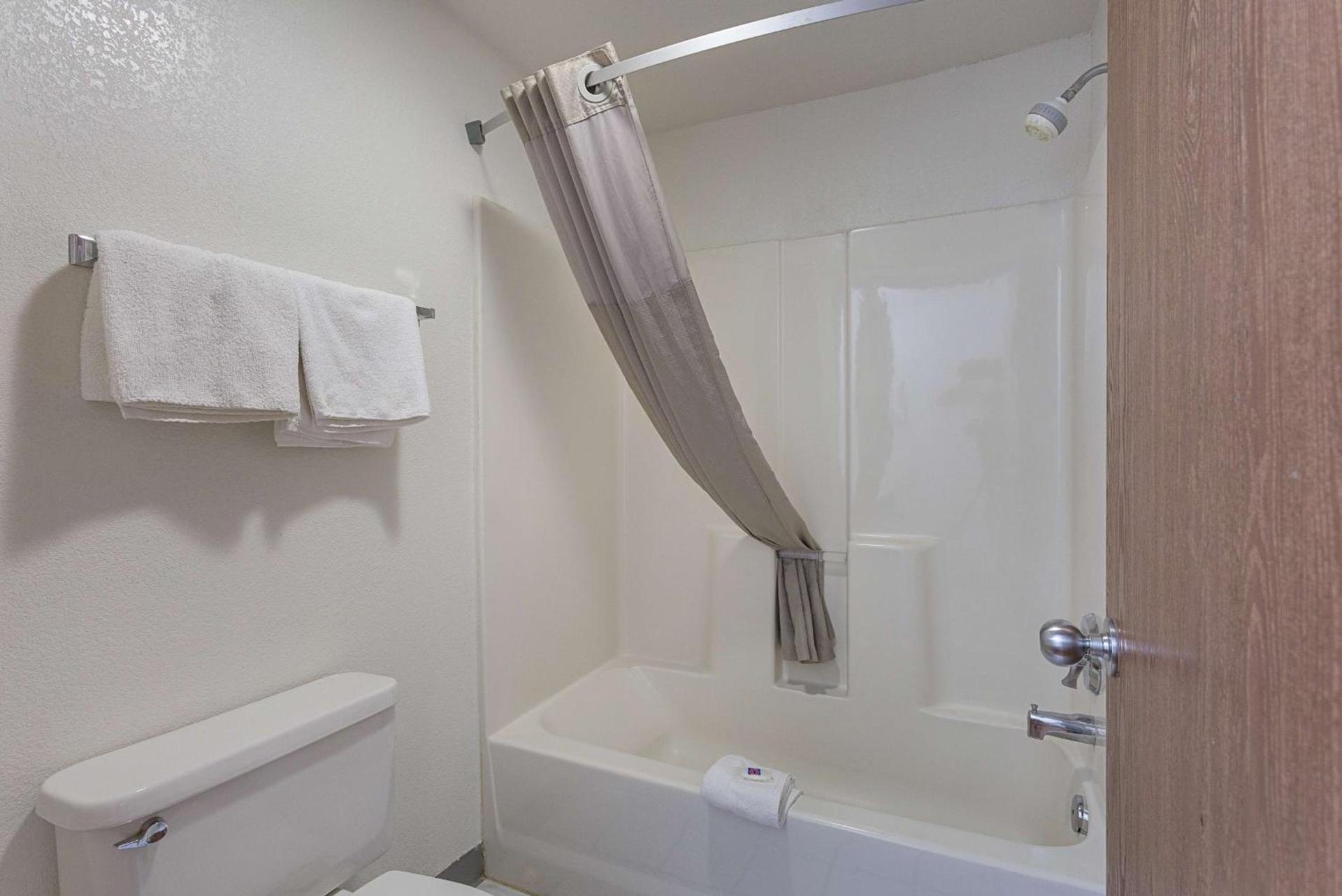 Rodeway Inn Santa Rosa photo 36