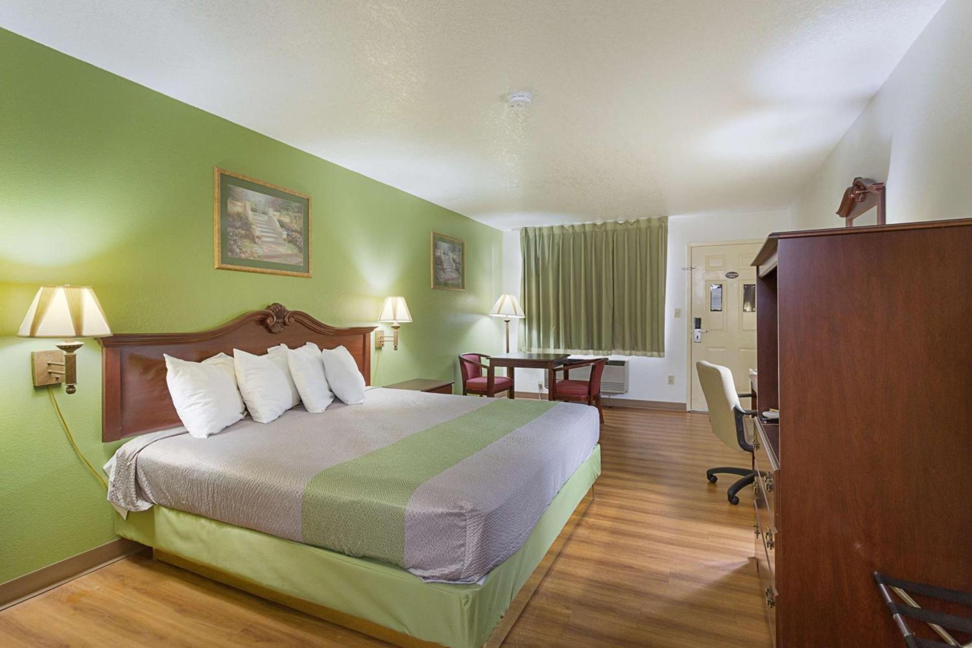 Rodeway Inn Santa Rosa photo 33