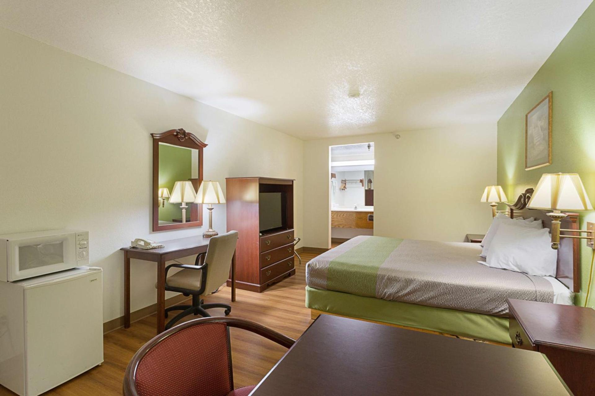Rodeway Inn Santa Rosa photo 27