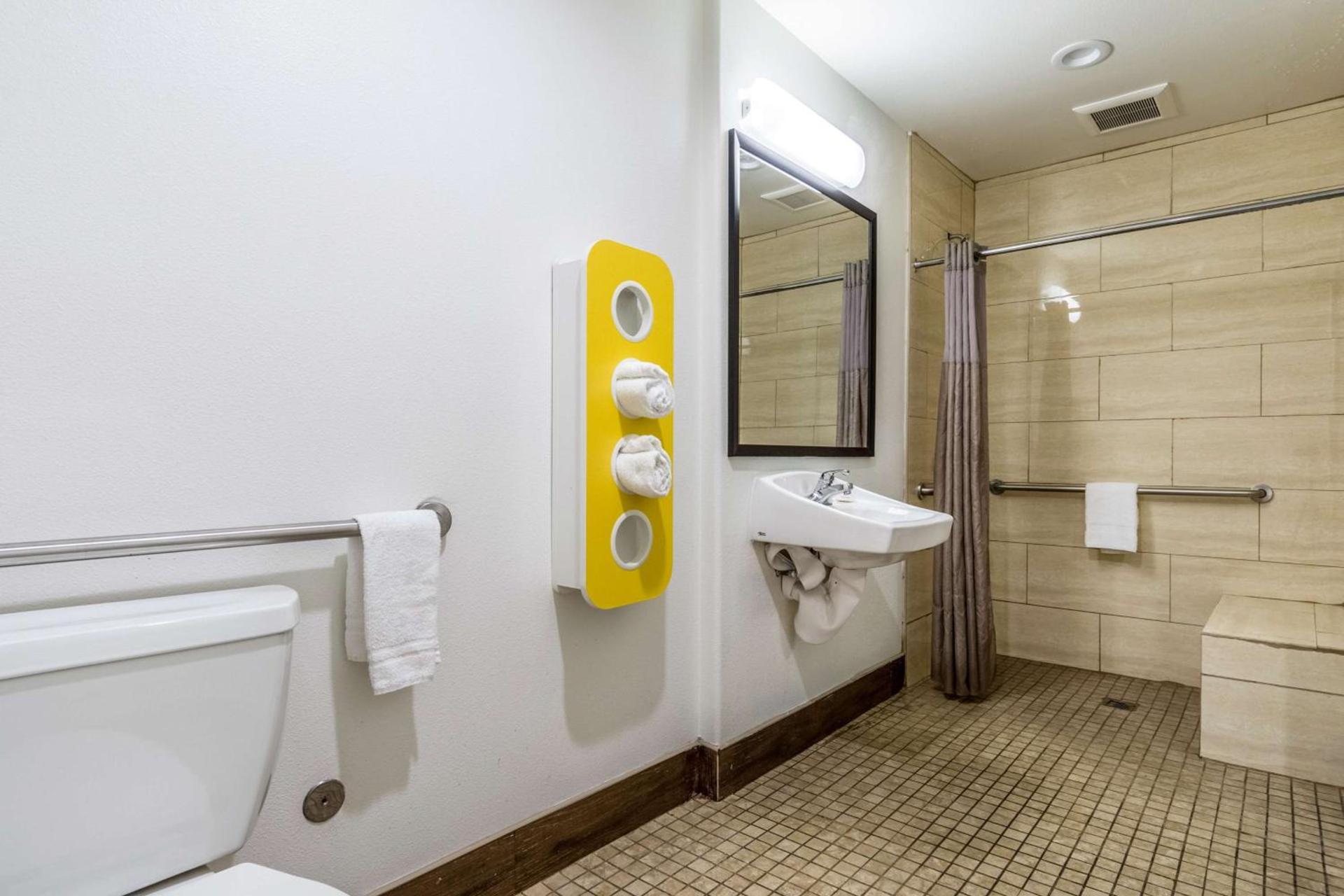 Motel 6-Oceanside, CA, Marina photo 53