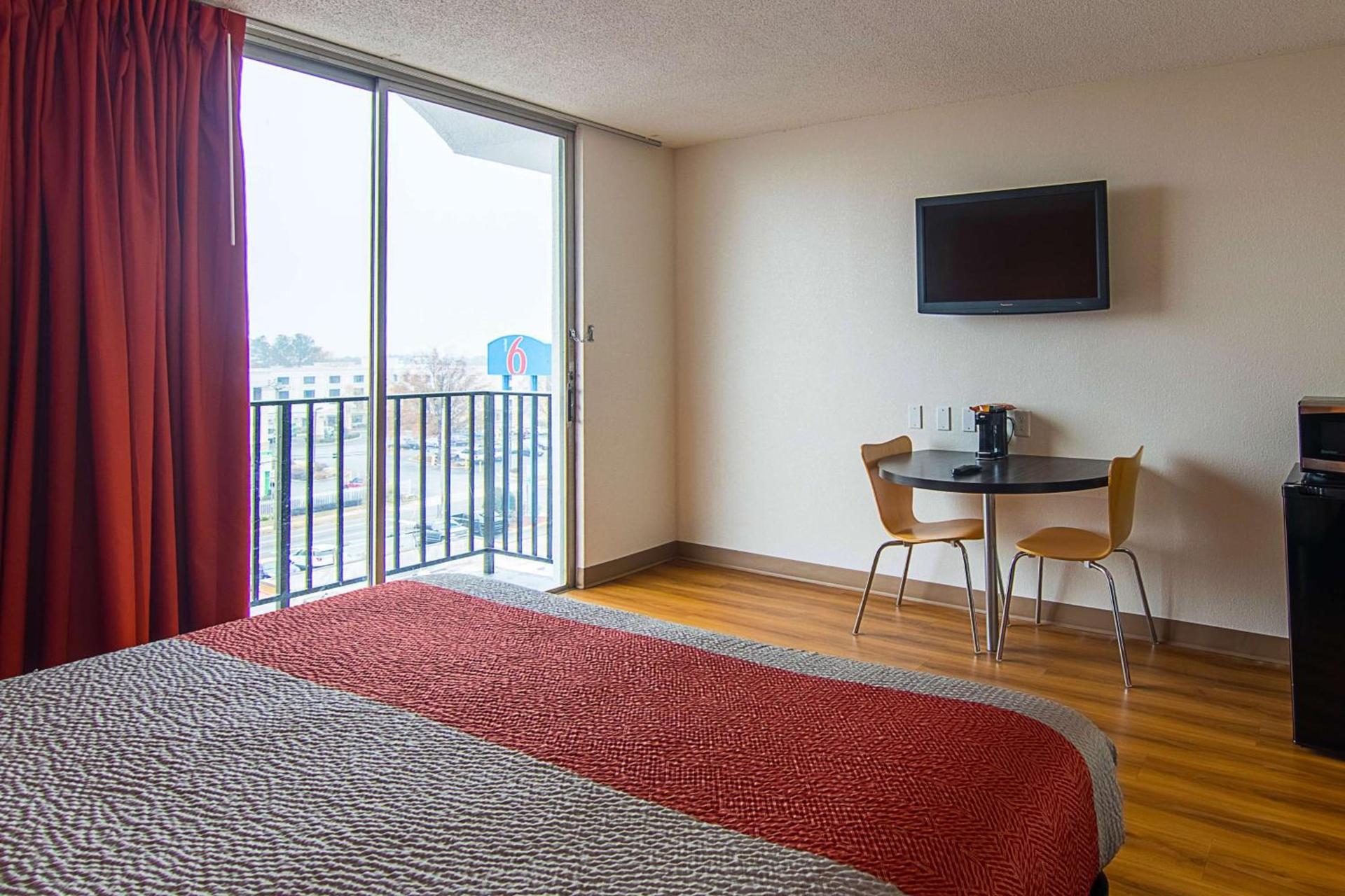 Motel 6 Atlanta GA Atlanta Airport Virginia Ave photo 69