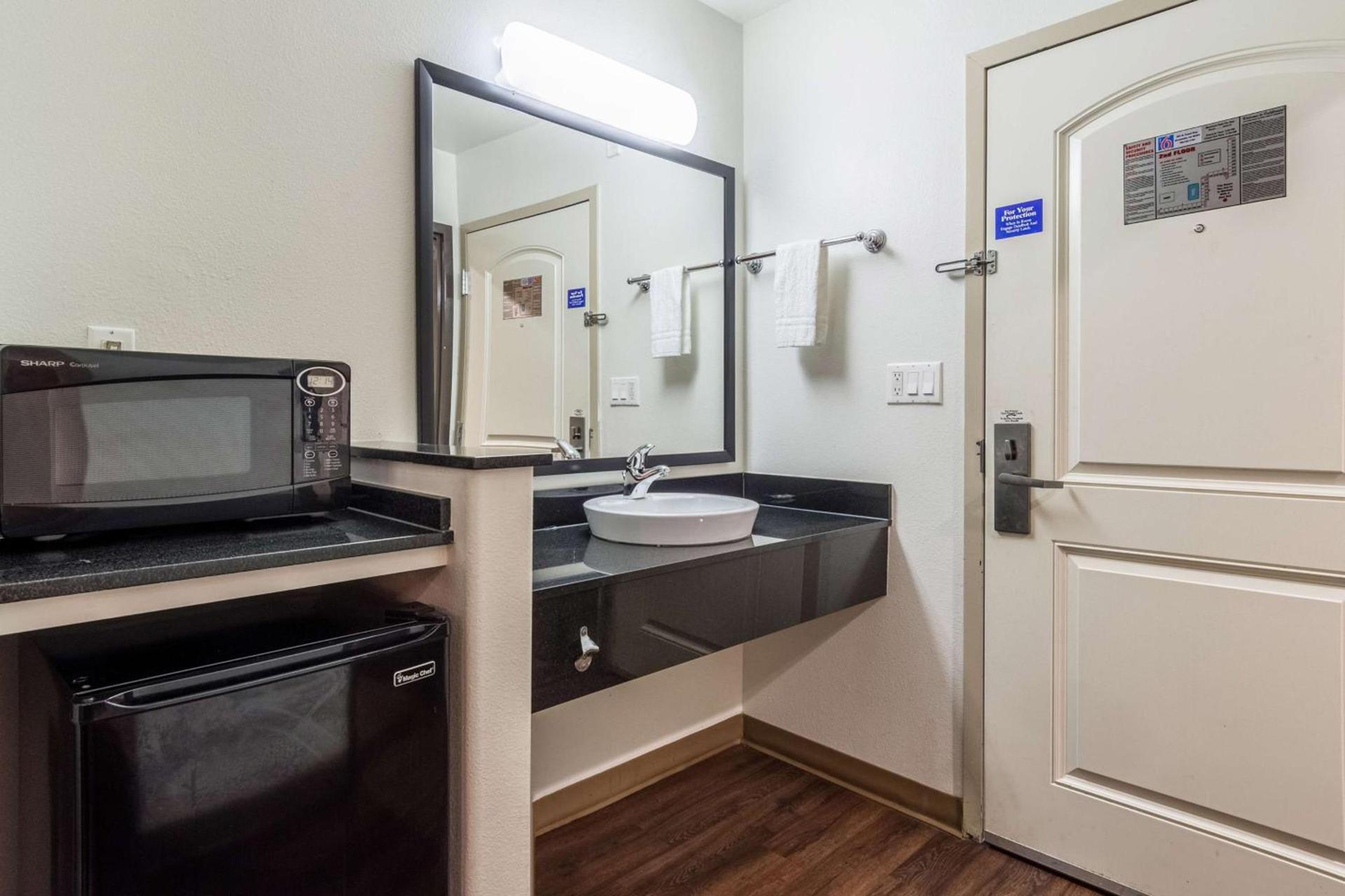 Motel 6-Oceanside, CA, Marina photo 46