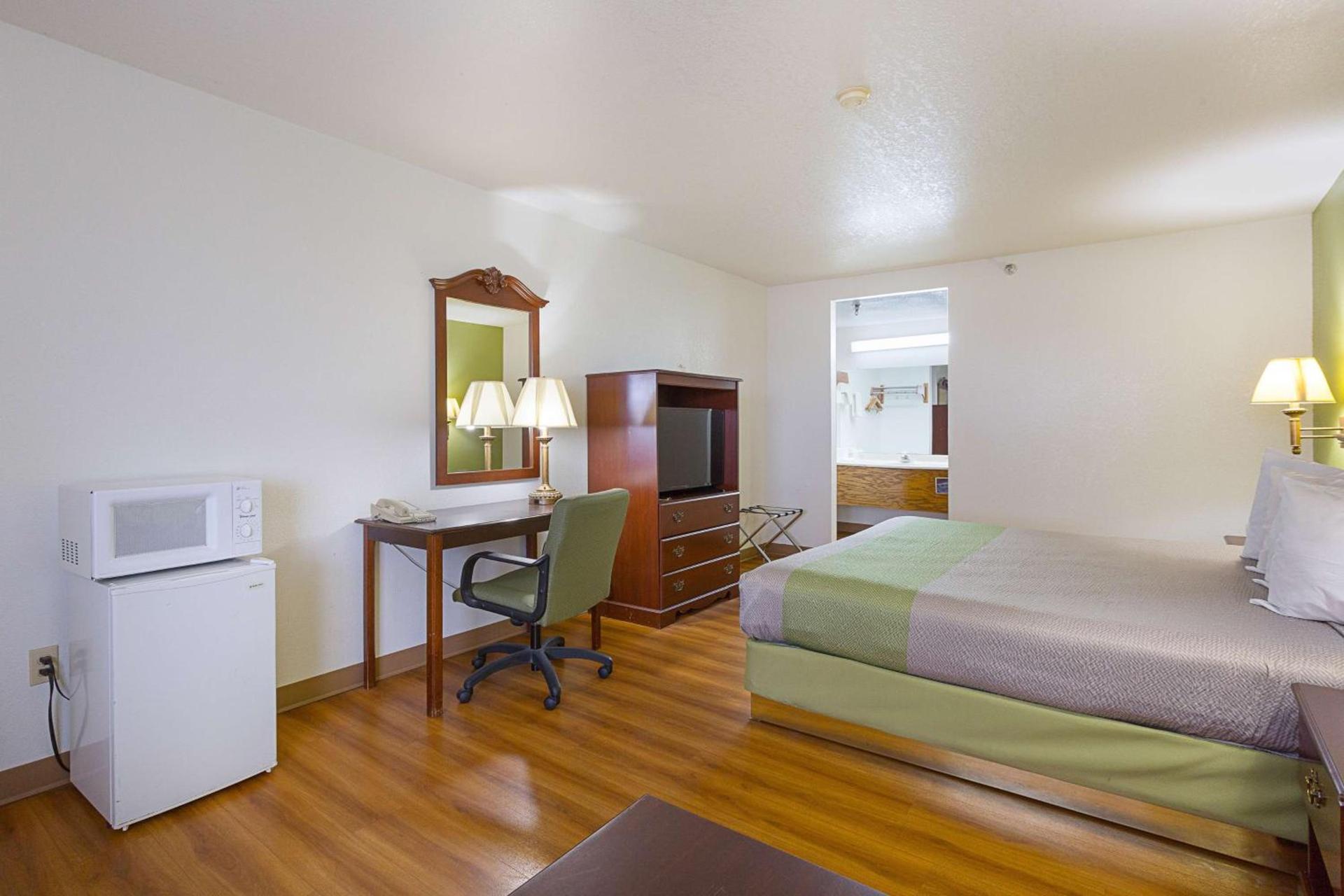 Rodeway Inn Santa Rosa photo 15