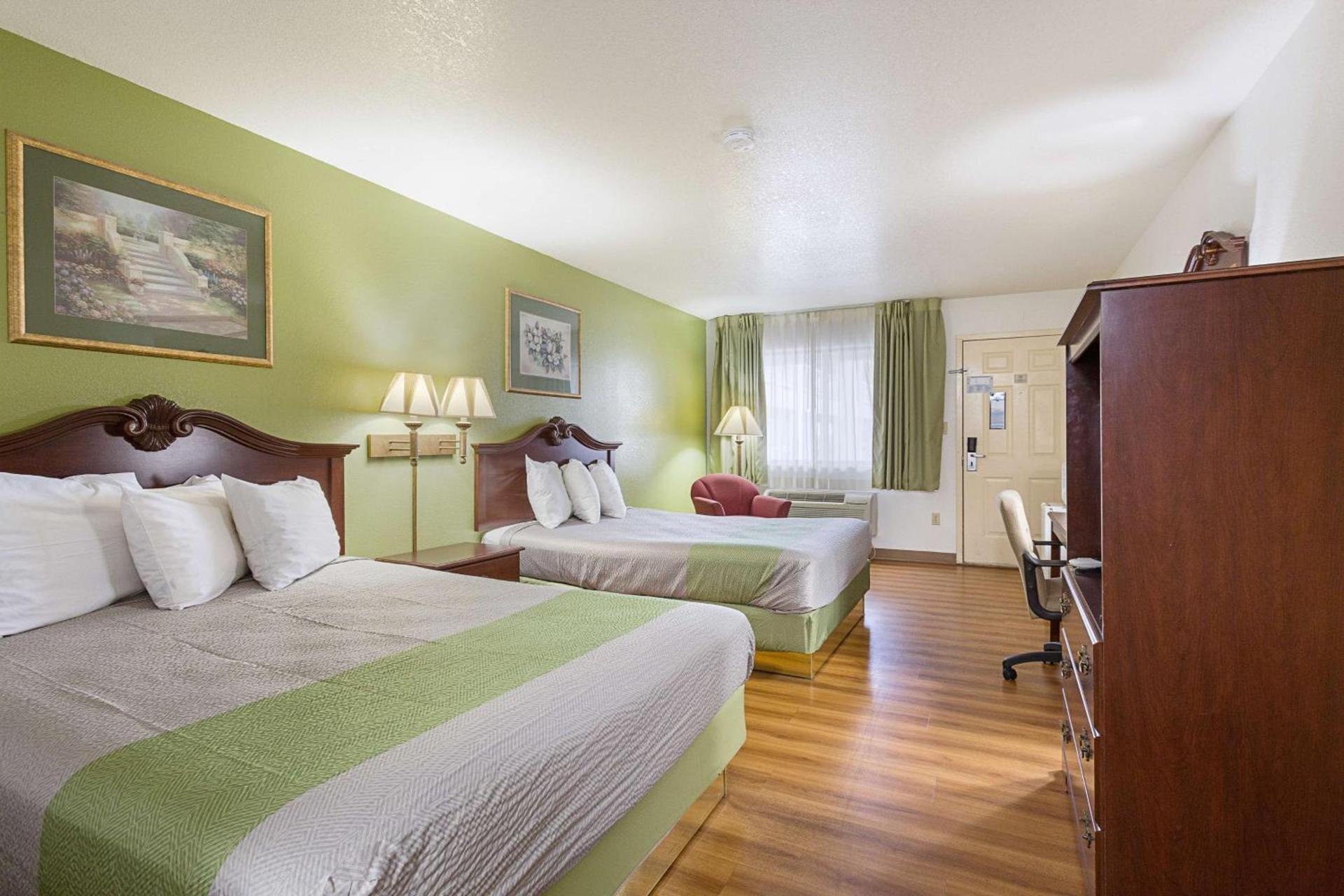 Rodeway Inn Santa Rosa photo 12