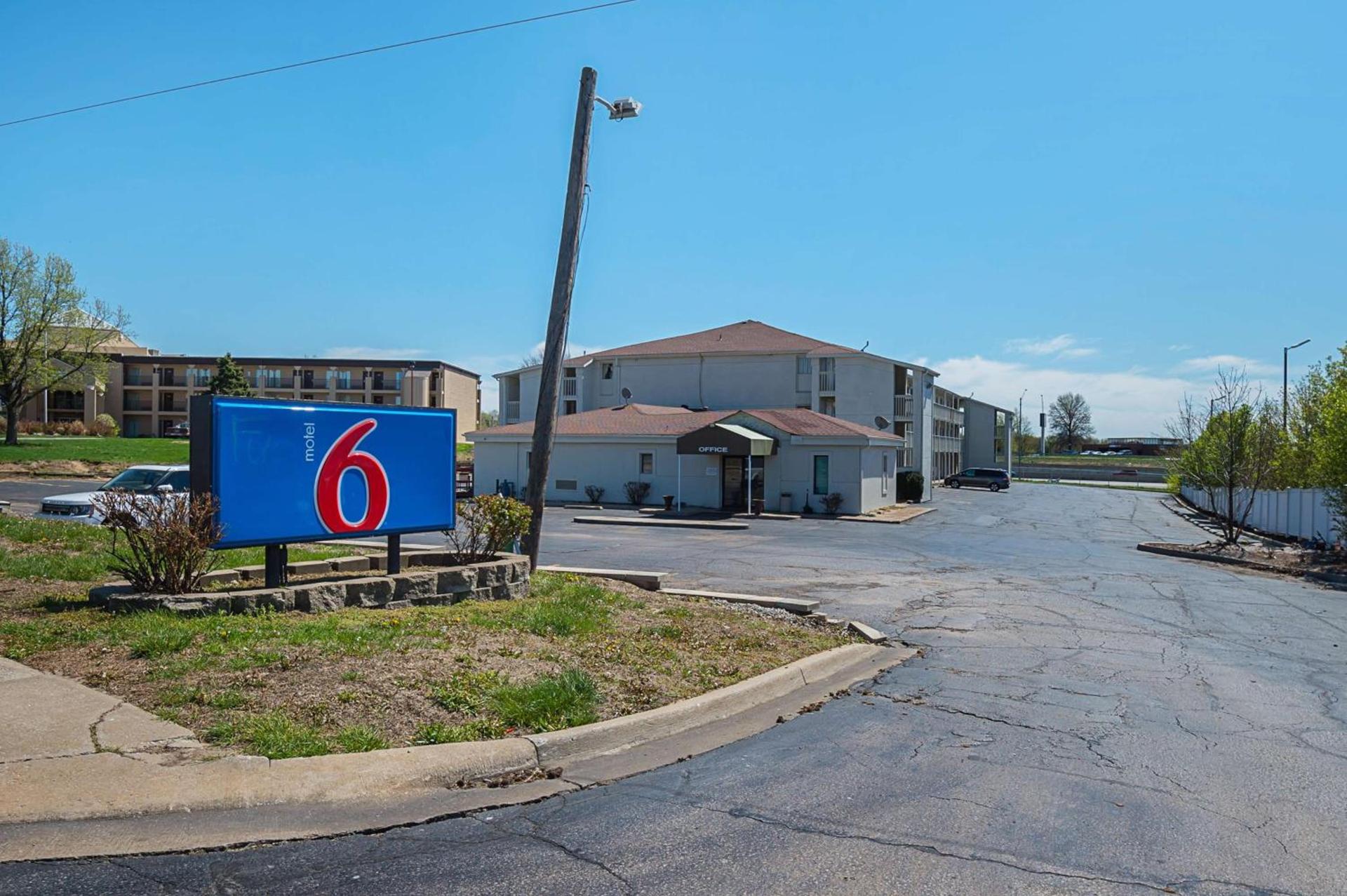 Motel 6-Blue Springs, MO photo 2