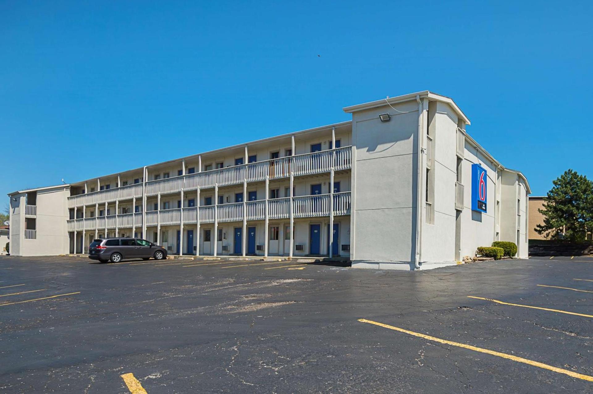 Motel 6-Blue Springs, MO photo 4
