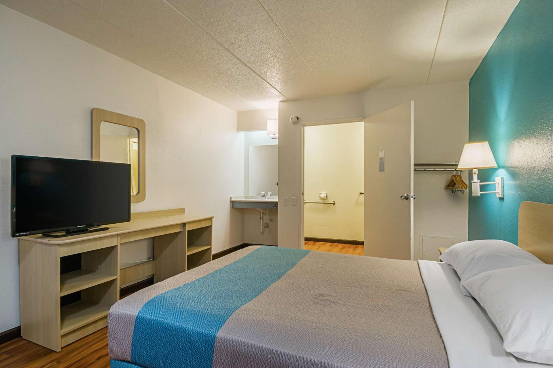 Motel 6-Knoxville, TN - North photo 9