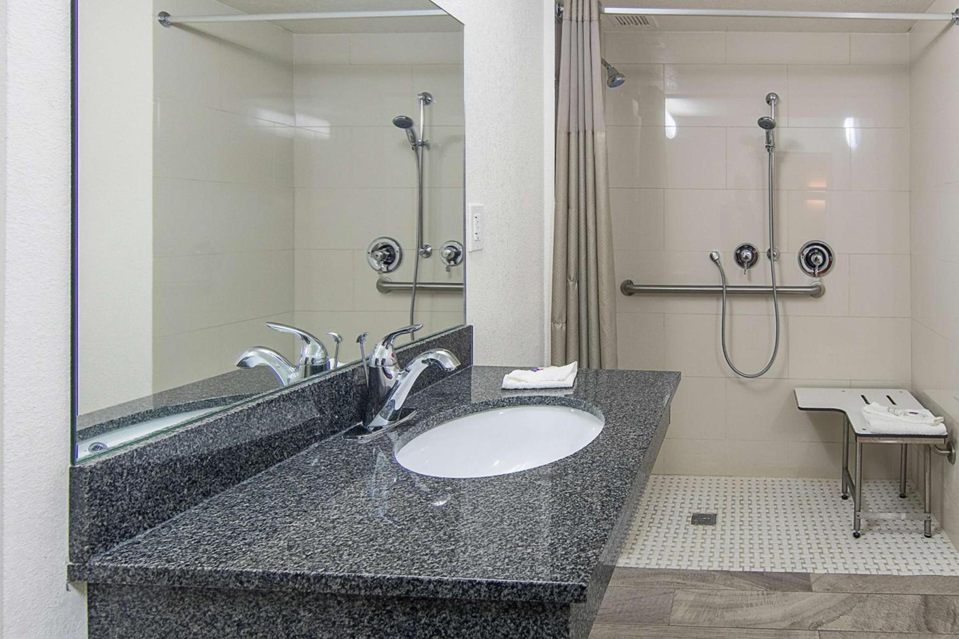 Motel 6 Atlanta GA Atlanta Airport Virginia Ave photo 57