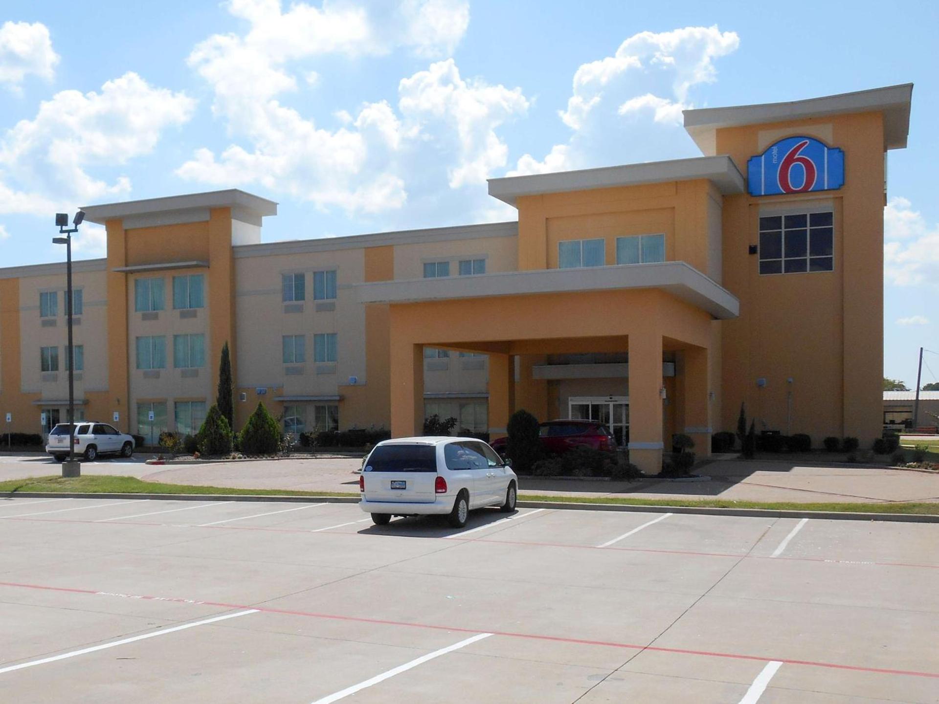 Motel 6-Joshua, TX photo 4