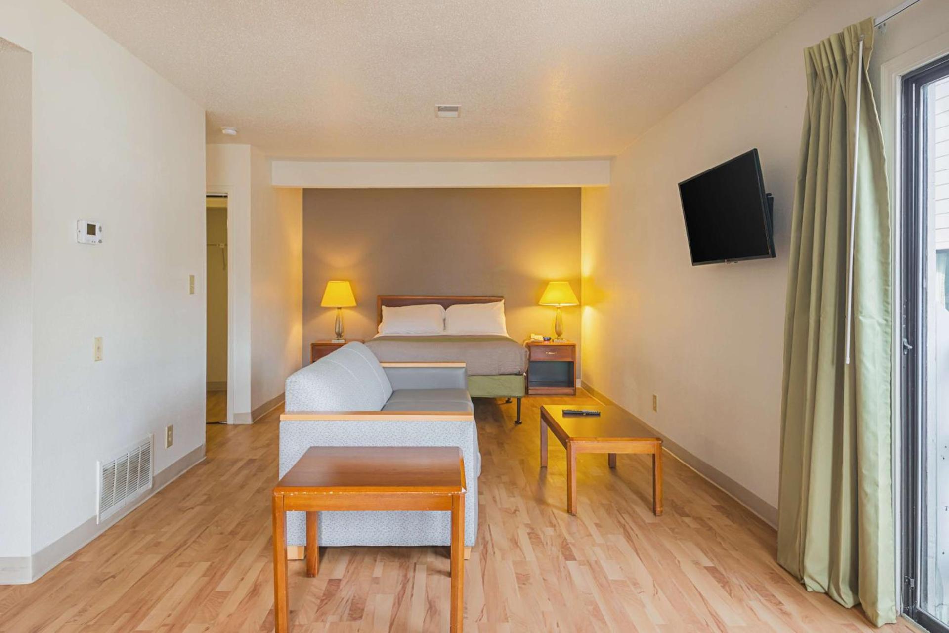 Studio 6 Extended Stay - Greensboro, NC photo 9