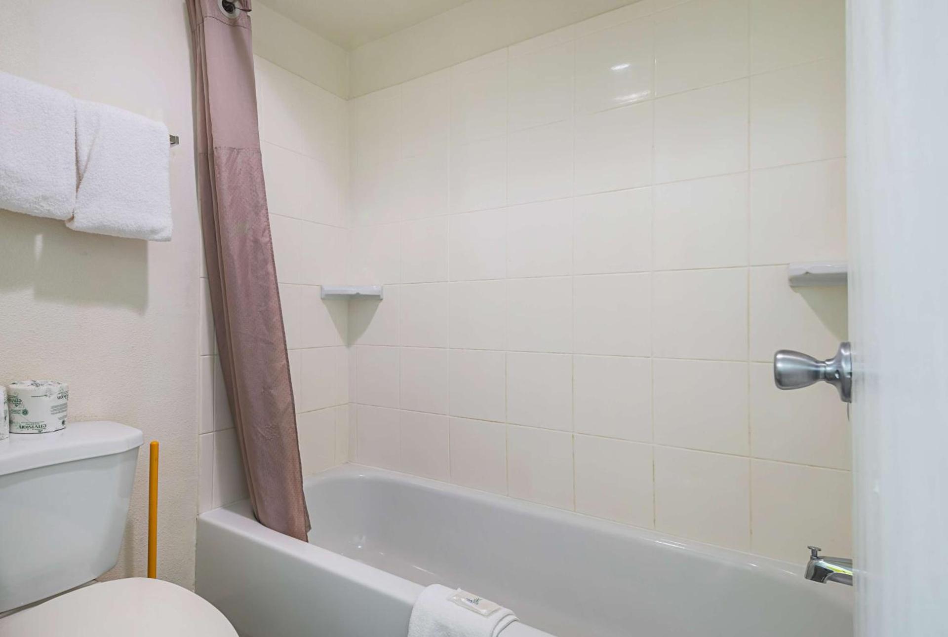 Studio 6 Extended Stay - Greensboro, NC photo 16