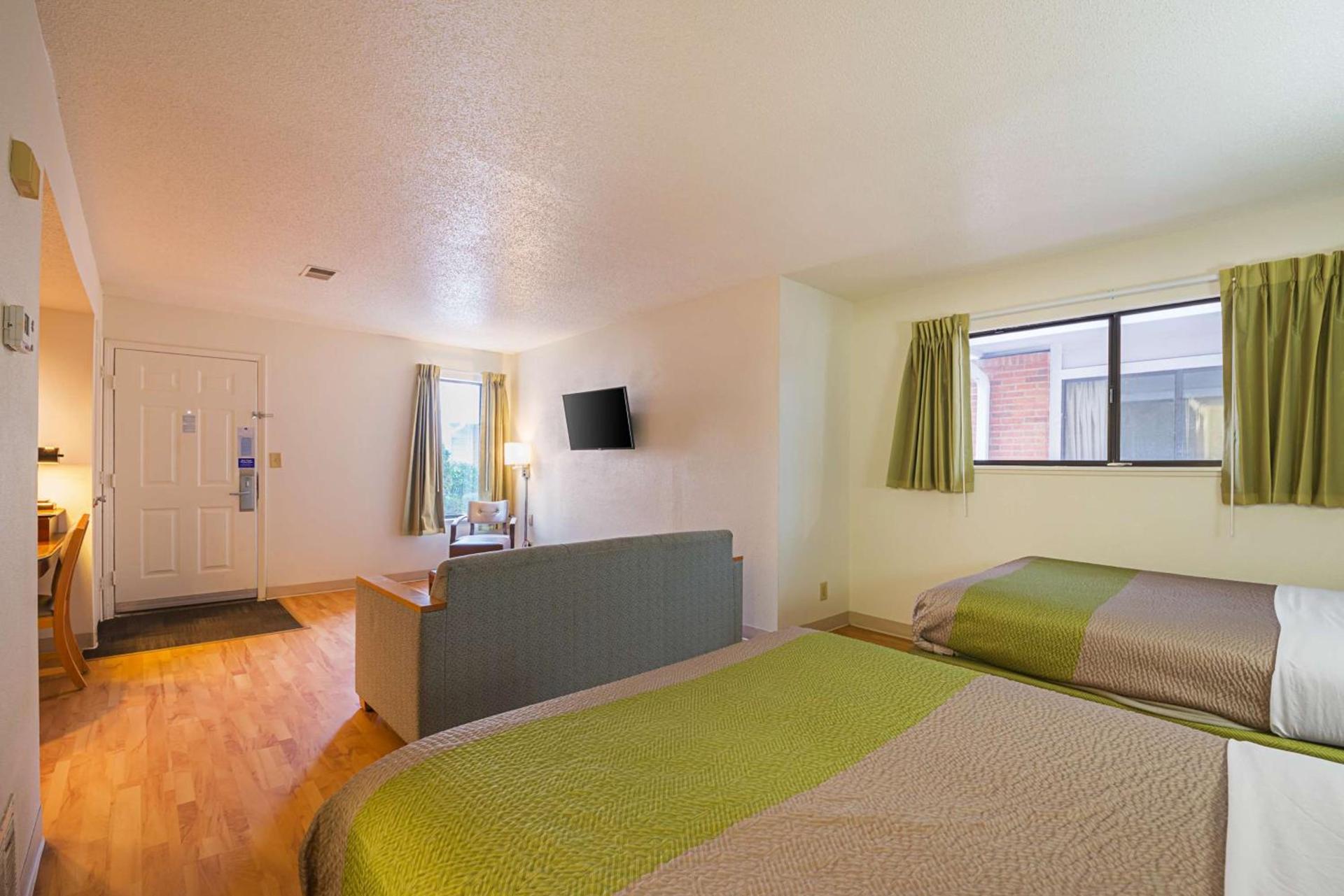Studio 6 Extended Stay - Greensboro, NC photo 10