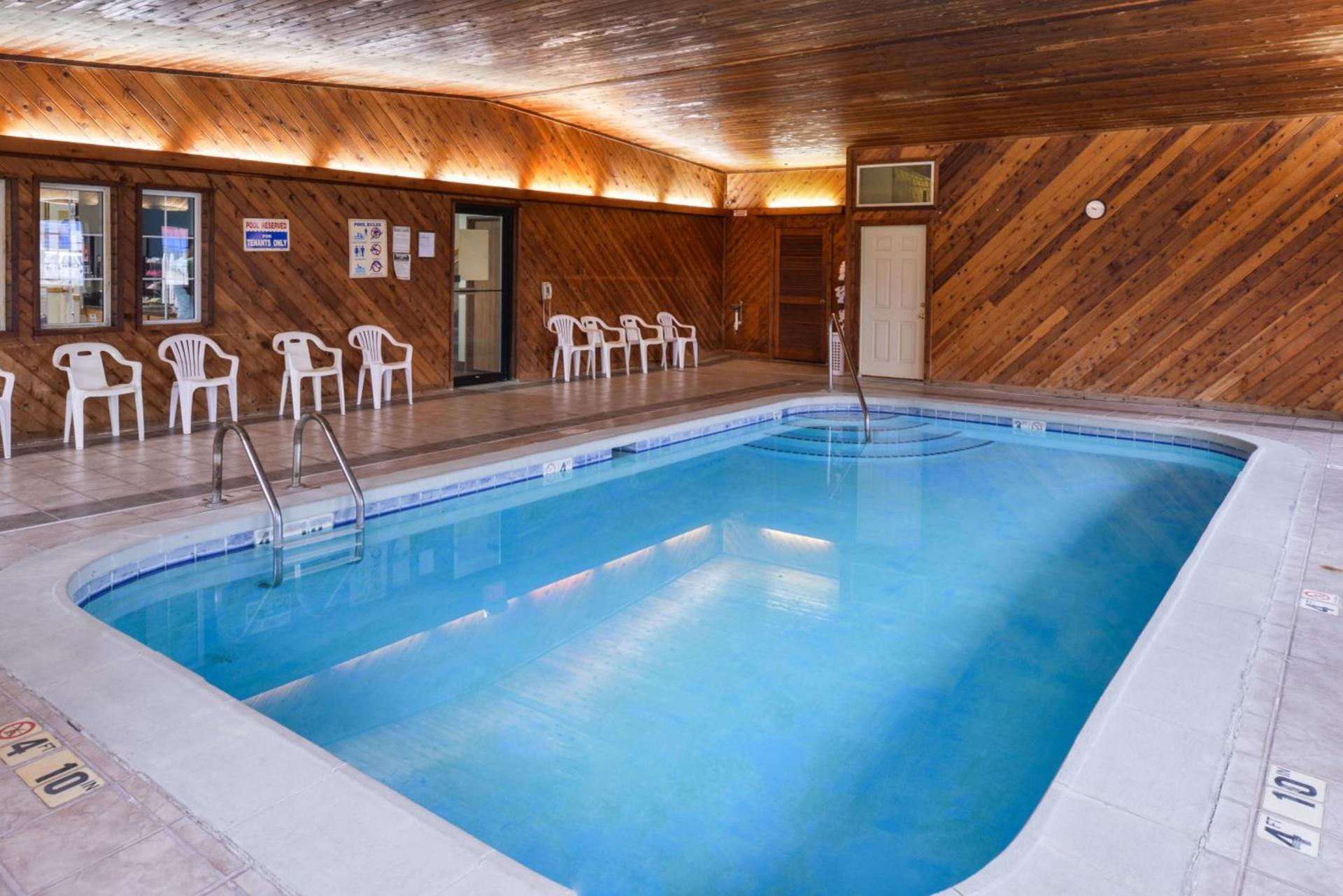 Regency Inn Geneseo IL photo 9