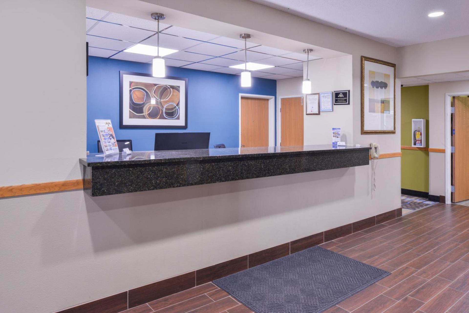 Regency Inn Geneseo IL photo 2