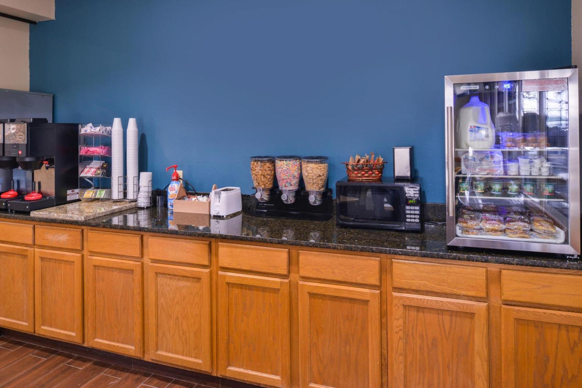 Regency Inn Geneseo IL photo 14