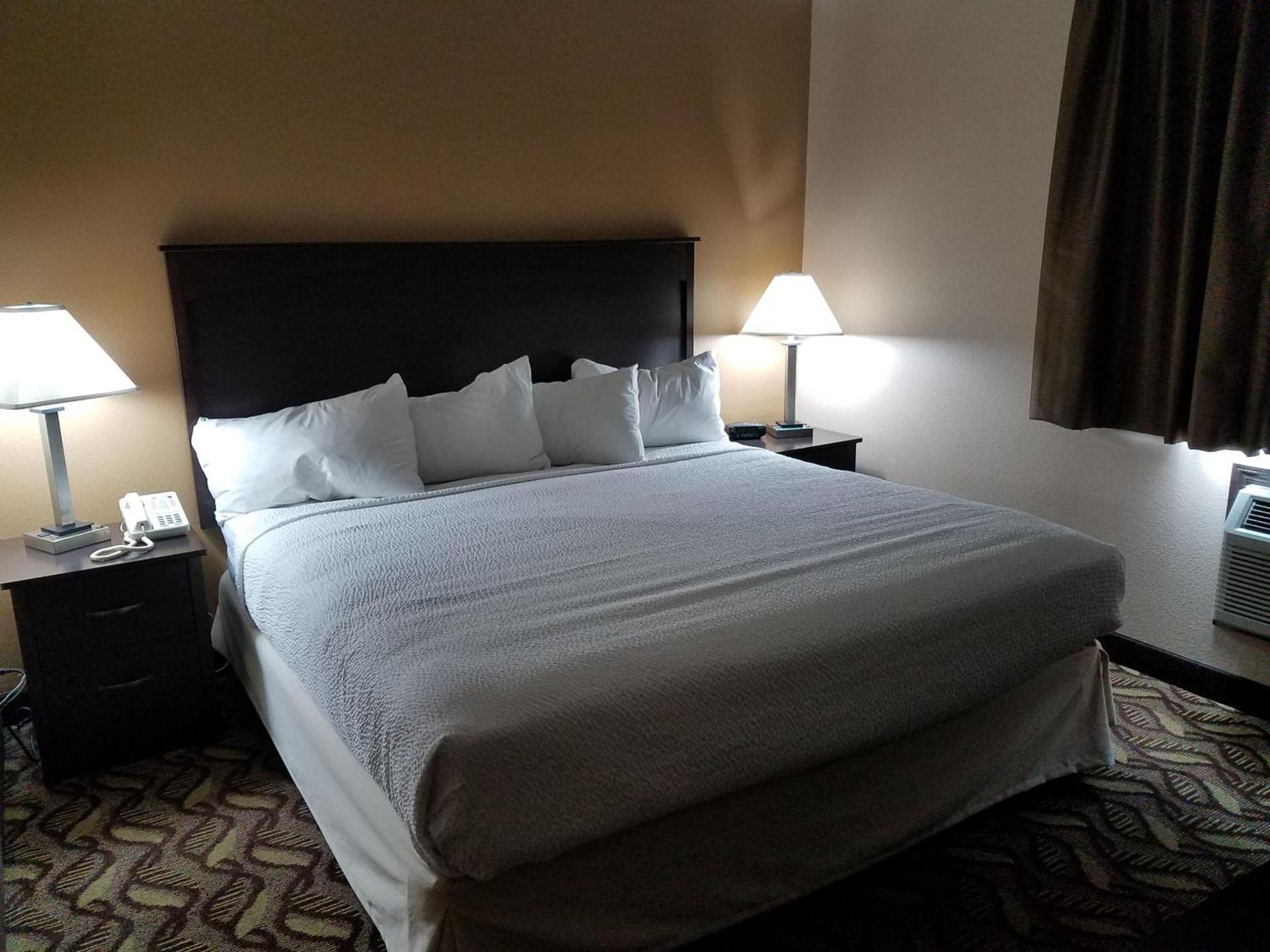 Americas Best Value Inn and Suites Bismarck photo 7