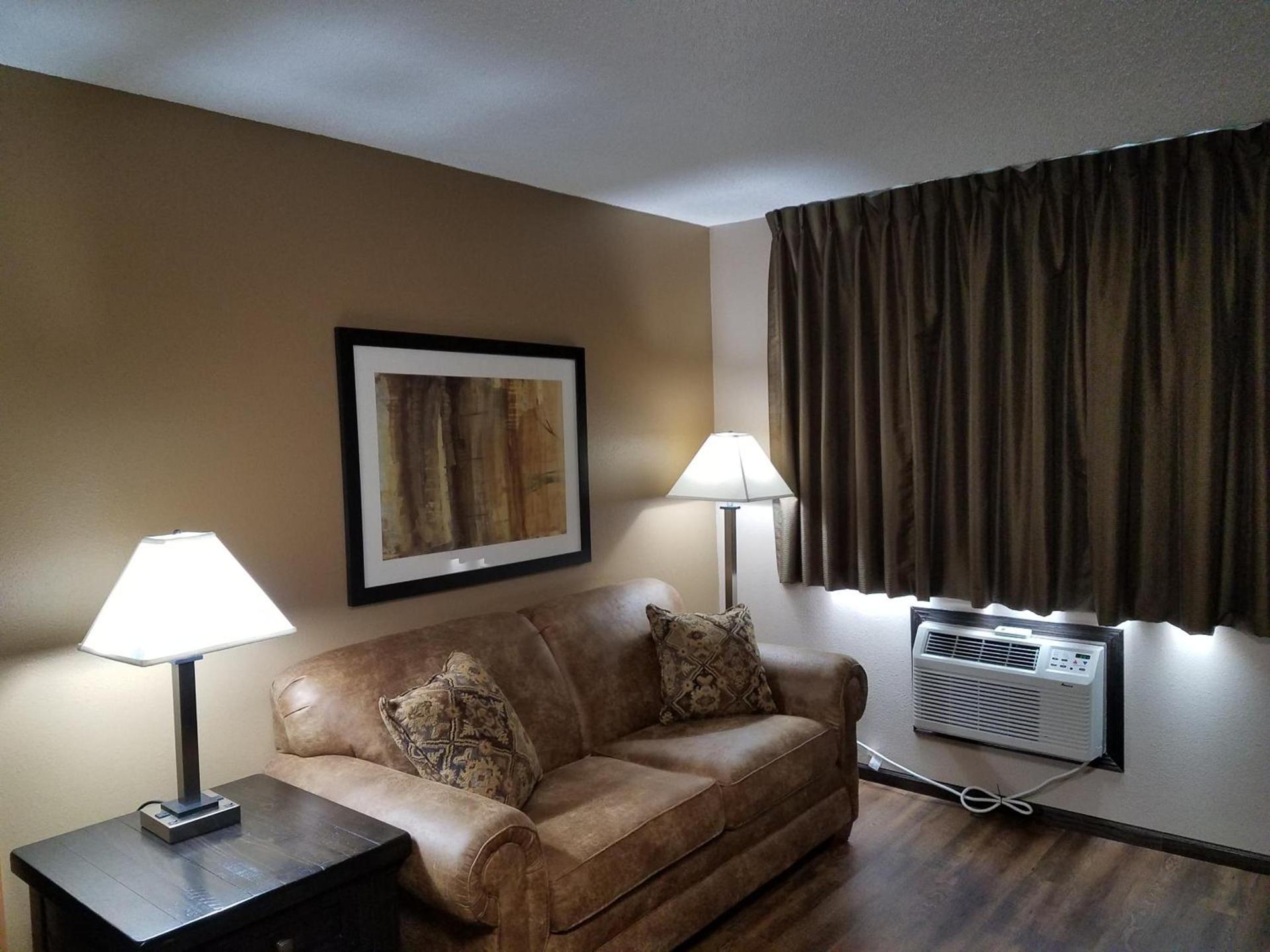 Americas Best Value Inn and Suites Bismarck photo 6