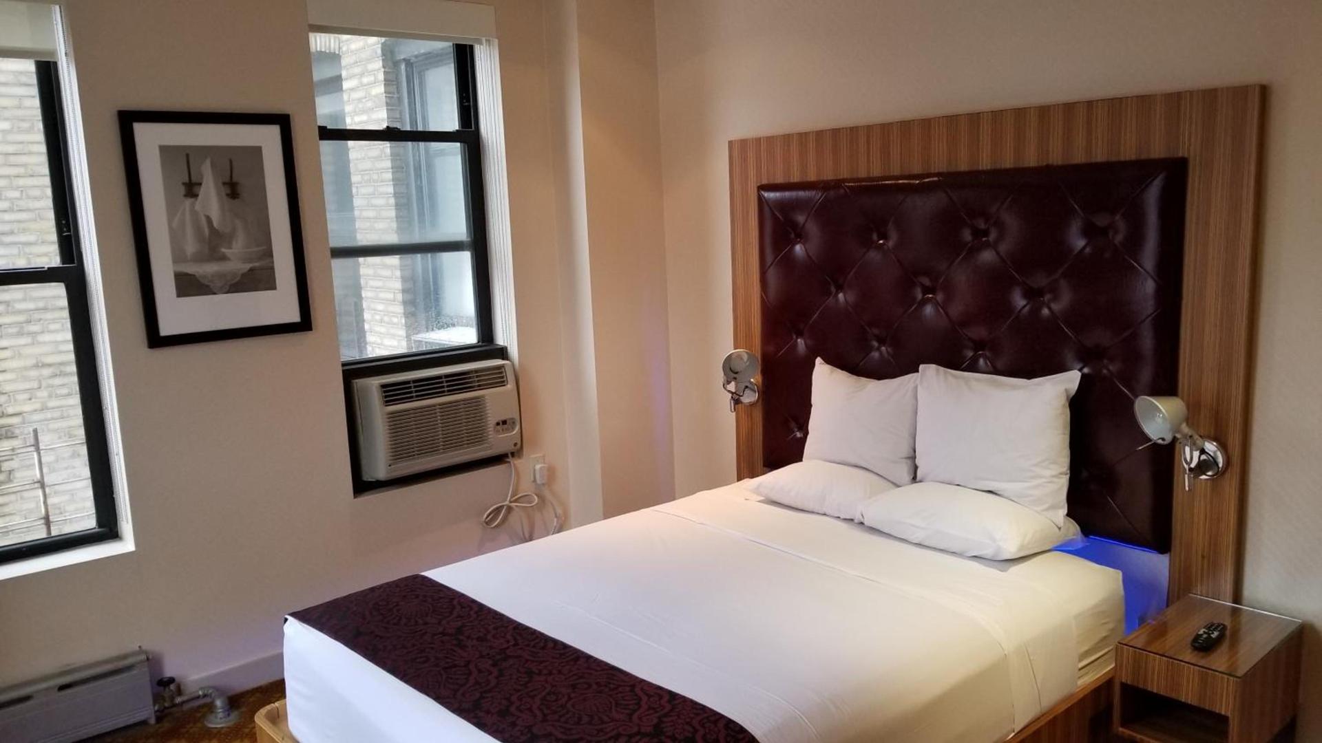 Night Hotel Broadway photo 39