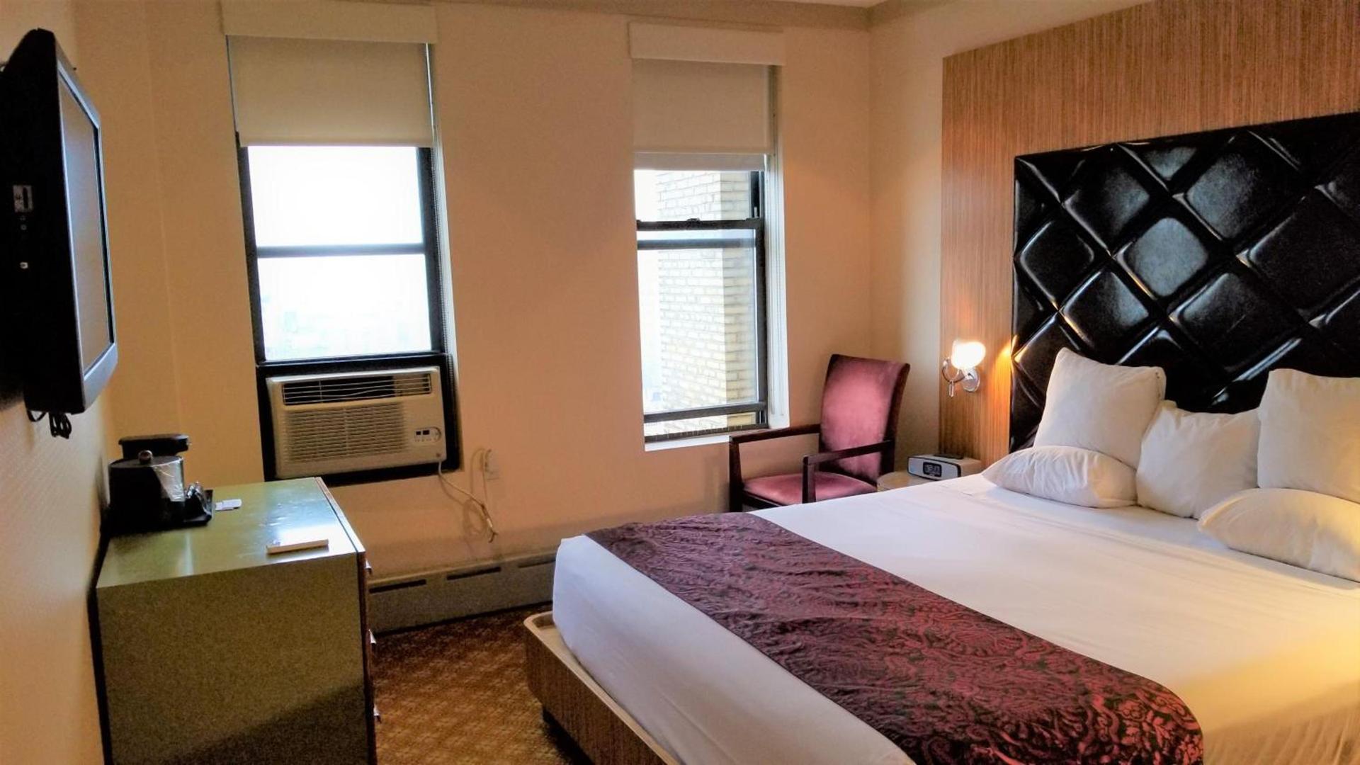 Night Hotel Broadway photo 53