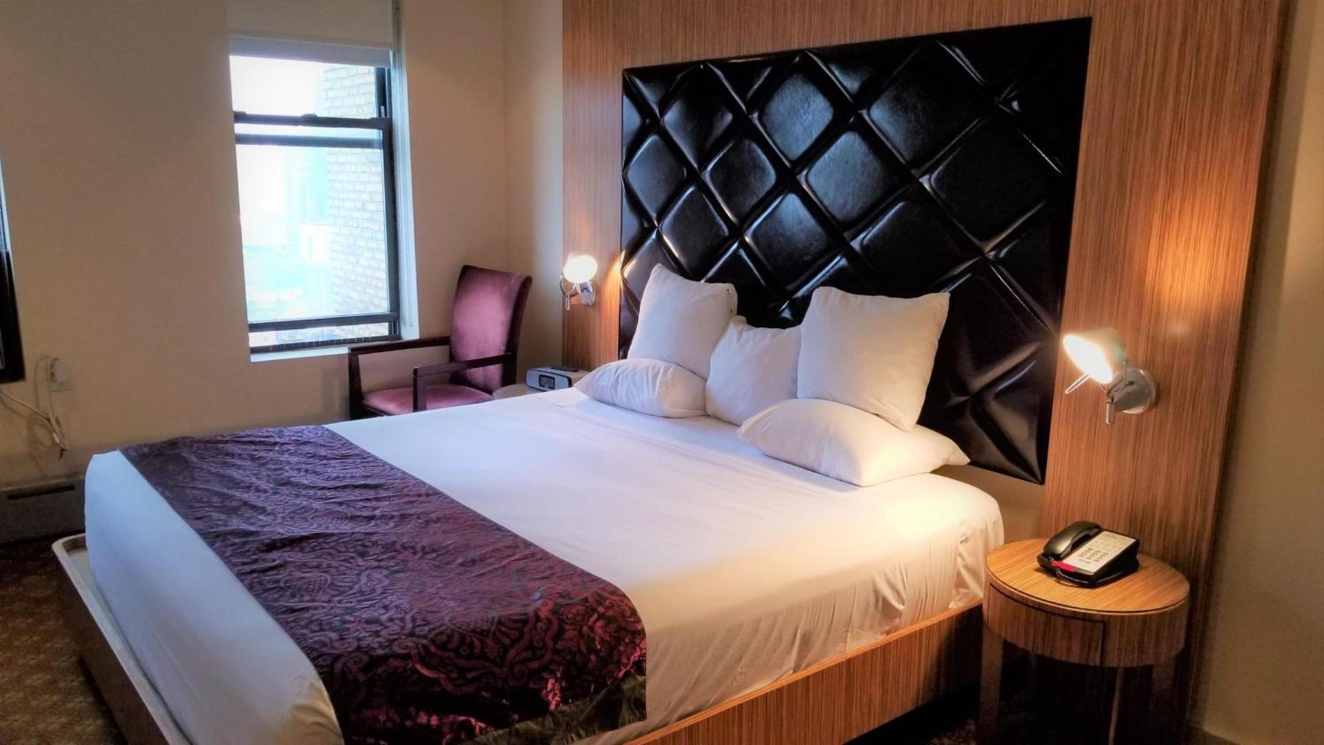 Night Hotel Broadway photo 27