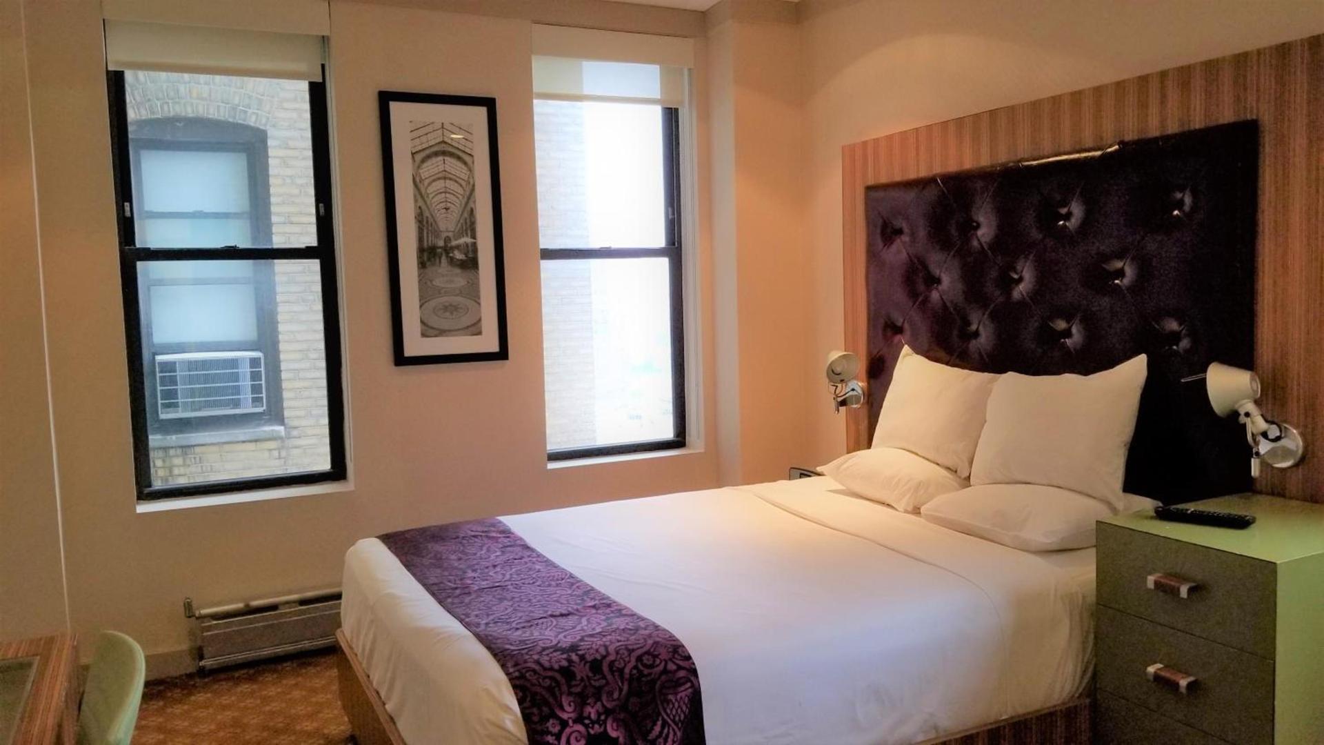 Night Hotel Broadway photo 57