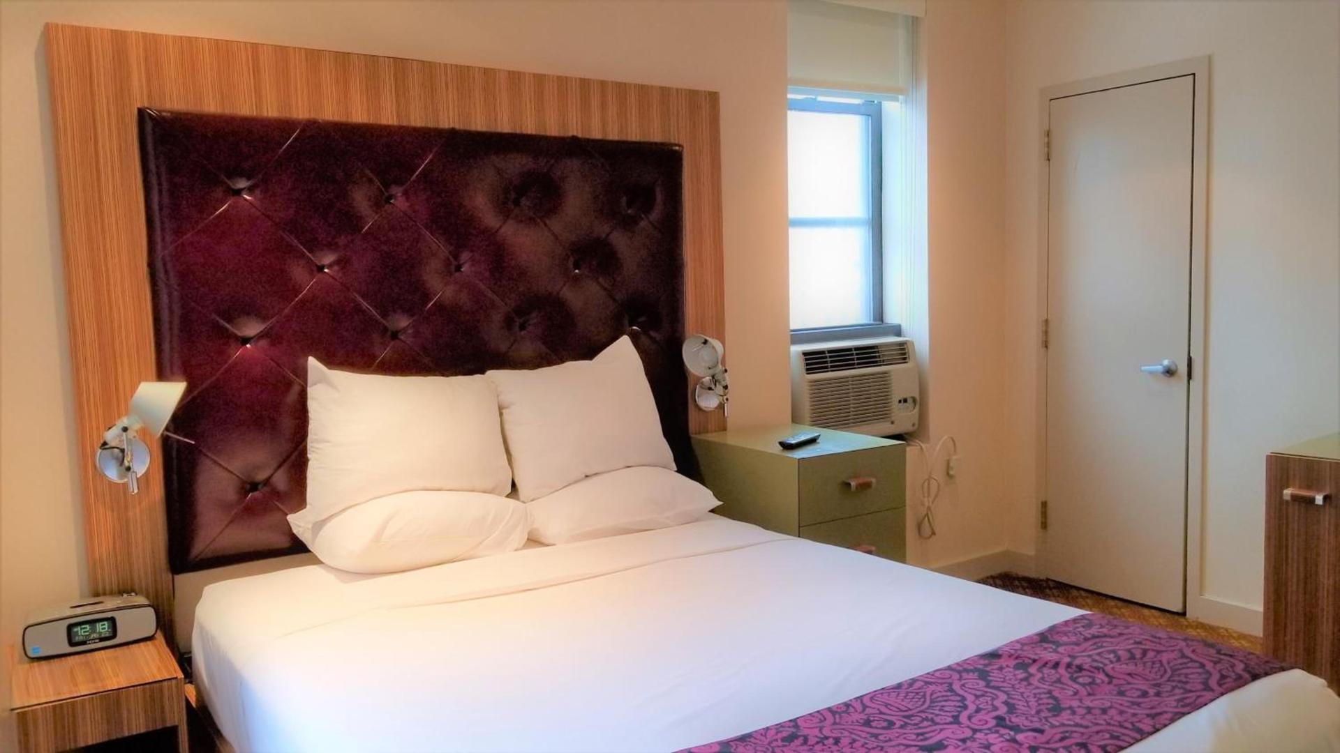 Night Hotel Broadway photo 58