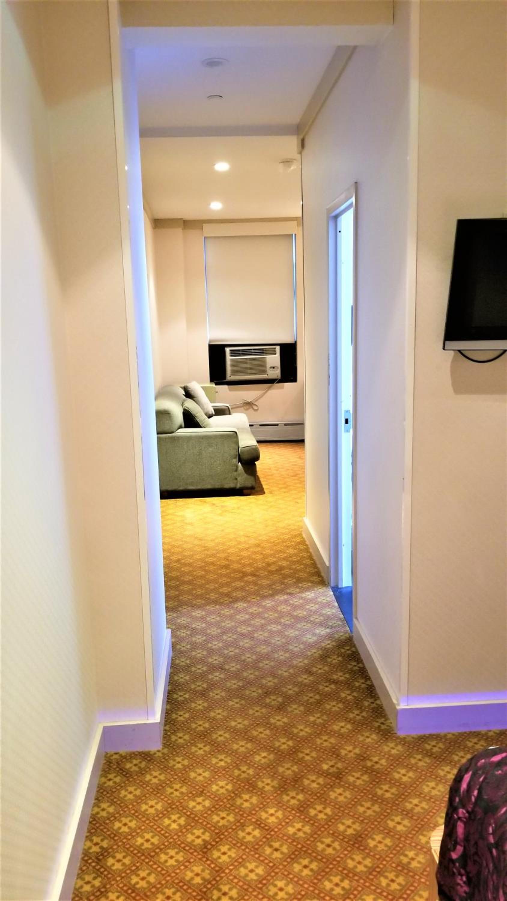 Night Hotel Broadway photo 34