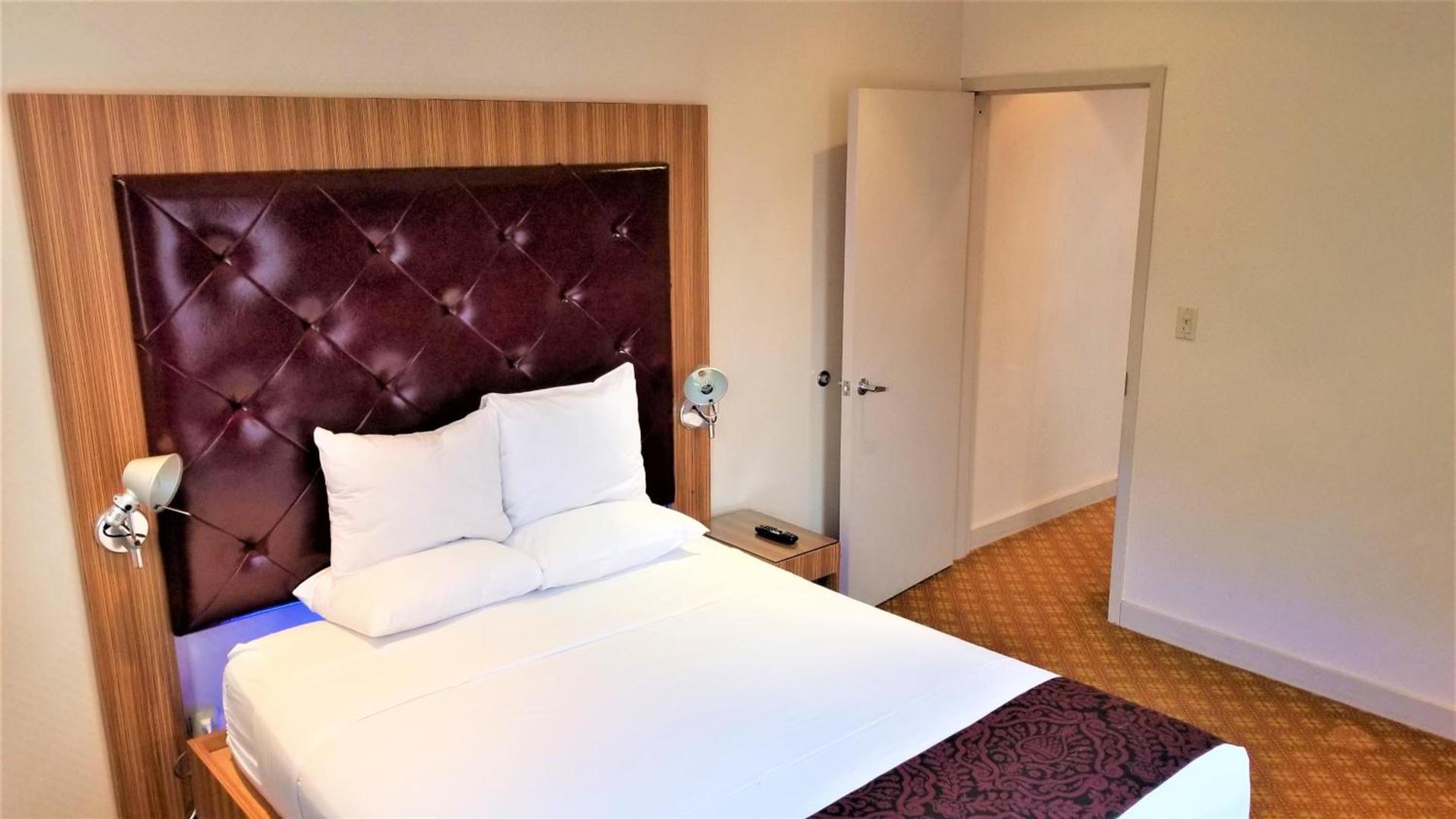 Night Hotel Broadway photo 40
