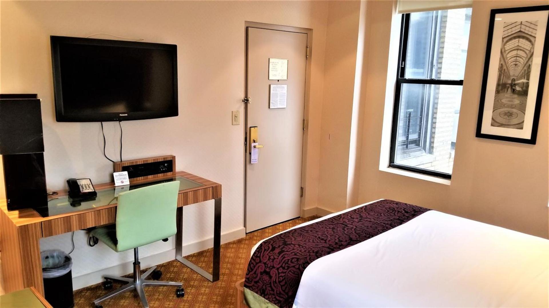 Night Hotel Broadway photo 51